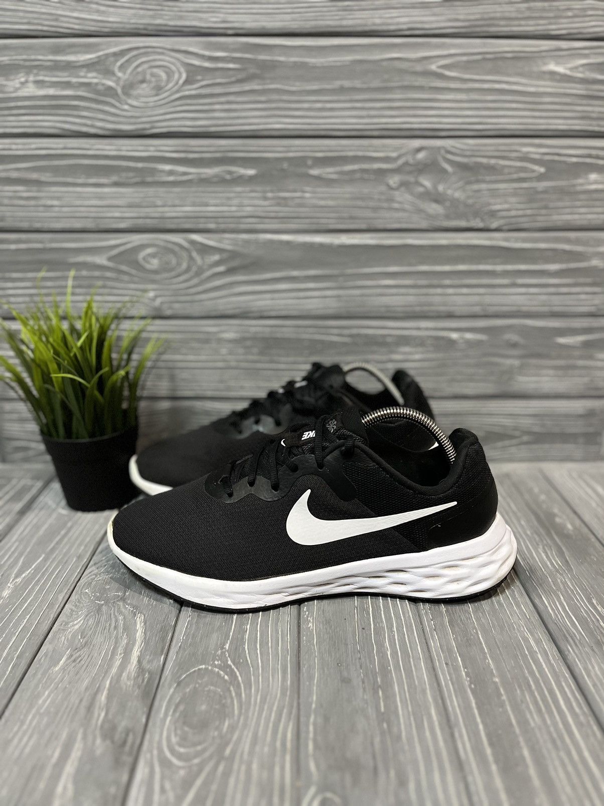Nike Men's Original Nike Sneakers Revolution 6 Size US 10.5 / EU 43-44 - 1 Thumbnail
