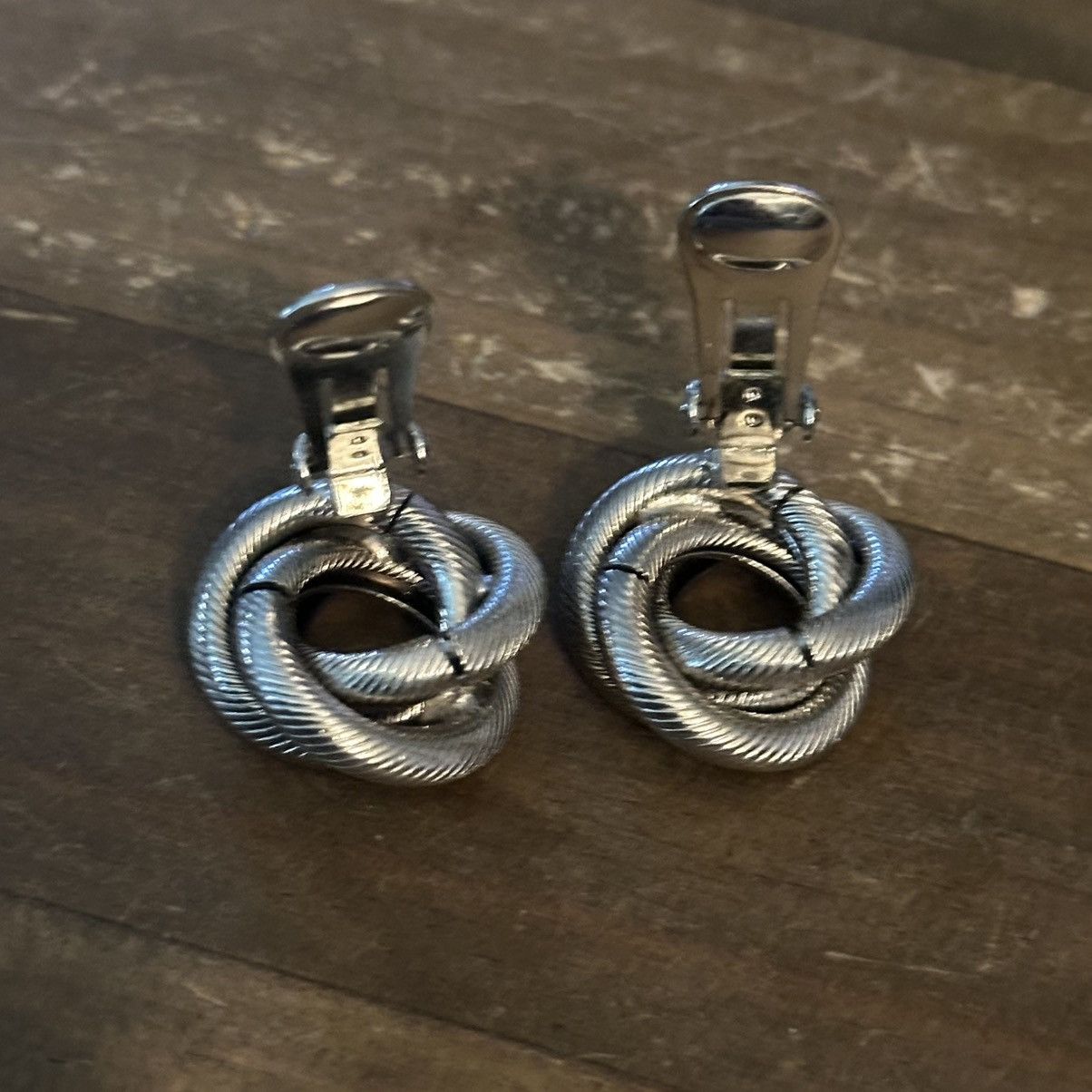 Vintage Vintage silver tone coiled love knot clip on earrings Size ONE SIZE - 3 Thumbnail