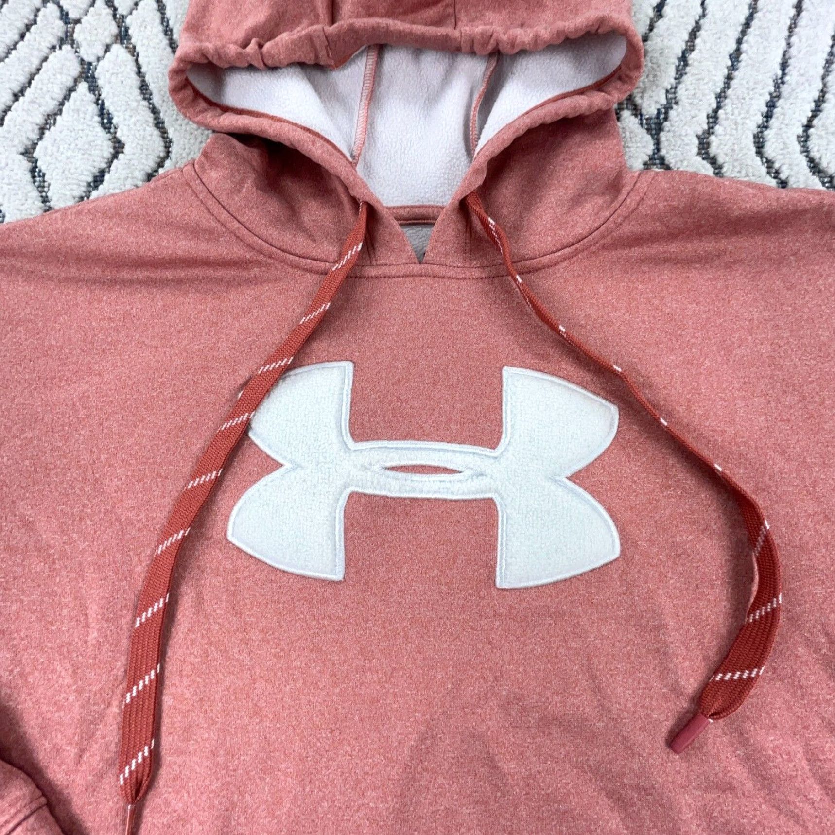 Under Armour Under Armour Hoodie Women Small Pink White Sweatshirt Pullover Shirt Logo Breathable All Seasons Activewear Casual 57 Size S / US 4 / IT 40 - 2 Thumbnail