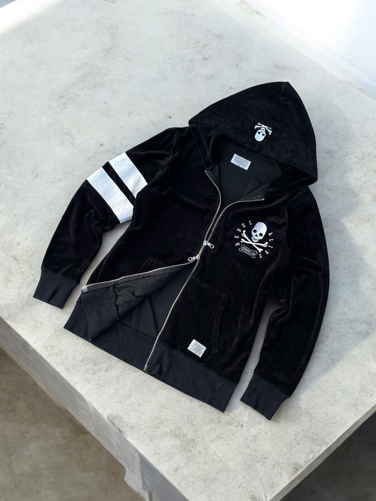 Affliction × Japanese Brand STOOGE CO MEN'S EMBROIDERED SKULL SWEATER HOODIE Size US M / EU 48-50 / 2 - 3 Thumbnail
