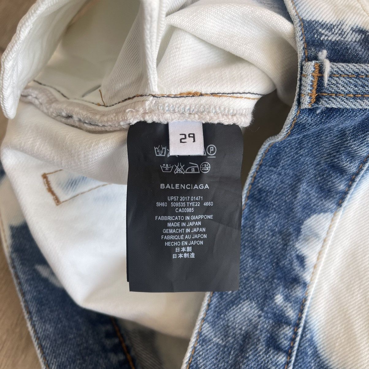 Balenciaga SS17 Frayed Bleach Denim Shorts Size US 29 - 6 Thumbnail