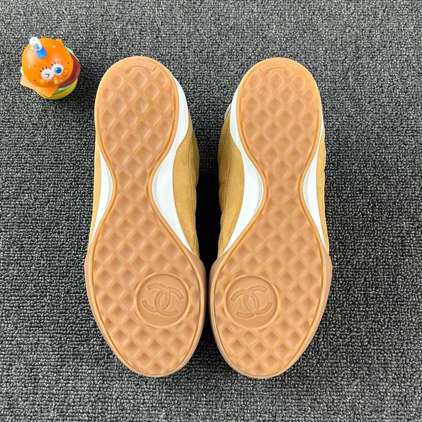 Chanel Chanel 23k yellow suede Deerupt trainer women's 36 Size US 5.5 / IT 35.5 - 6 Thumbnail