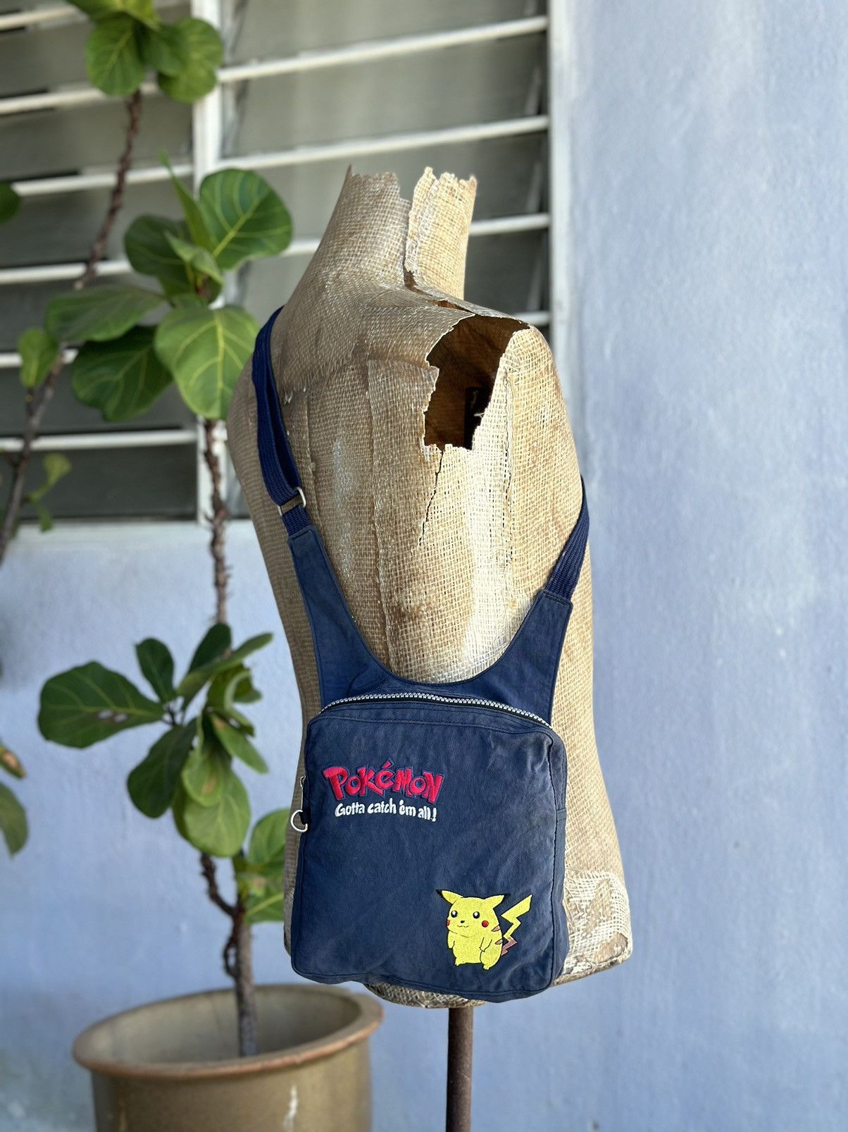 Veryvintage Nintendo Pokemon Pikachu Sling Bag in Blue, Men's