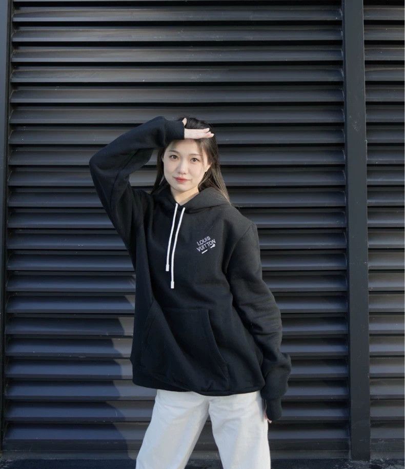 Louis Vuitton Louis Vuitton 23 New Pin Embroidered Logo Hoodie Size US XL / EU 56 / 4 - 8 Thumbnail