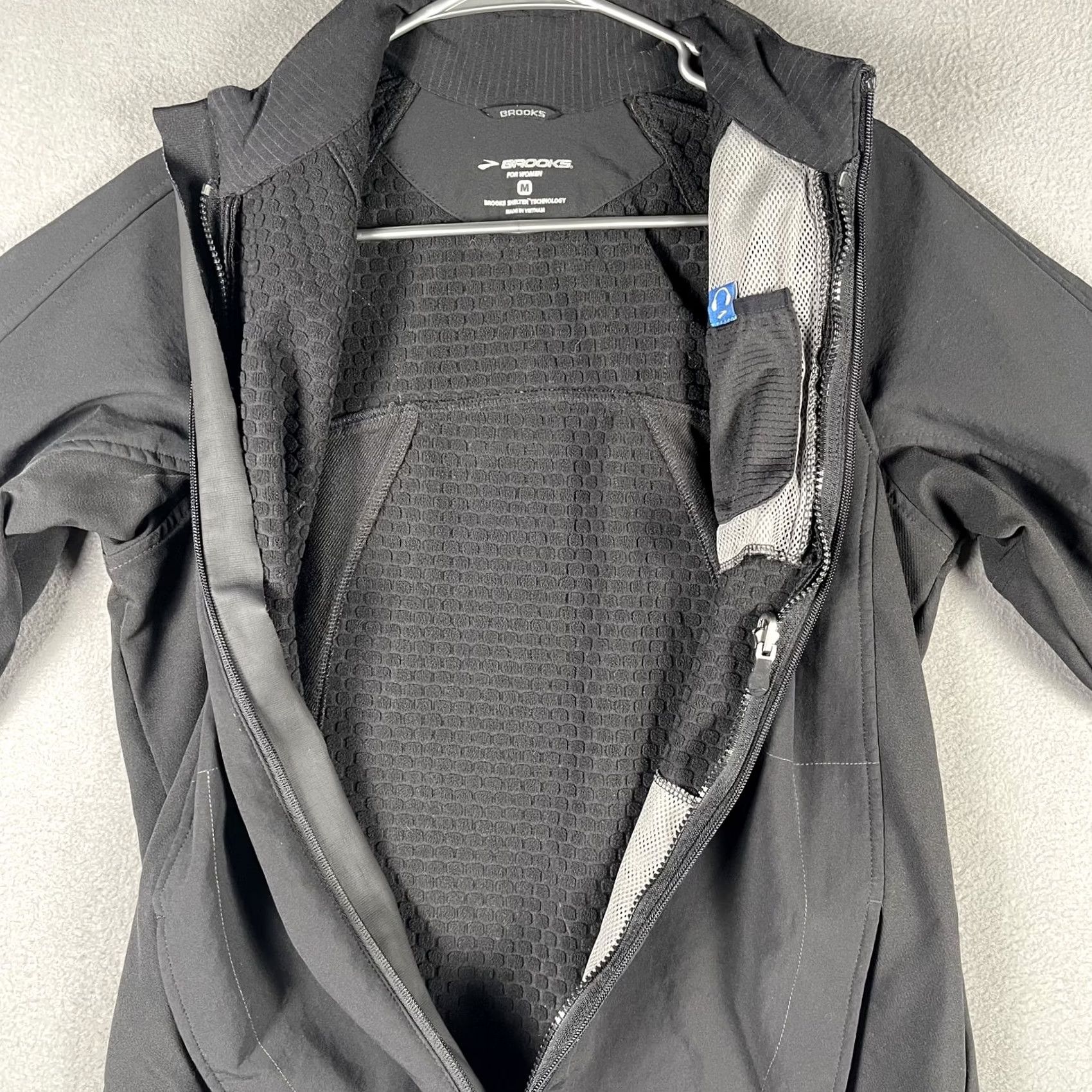 Brooks Brooks Jacket Womens Medium Black Brooks Shelter Technology Full Zip Running Size M / US 6-8 / IT 42-44 - 4 Thumbnail