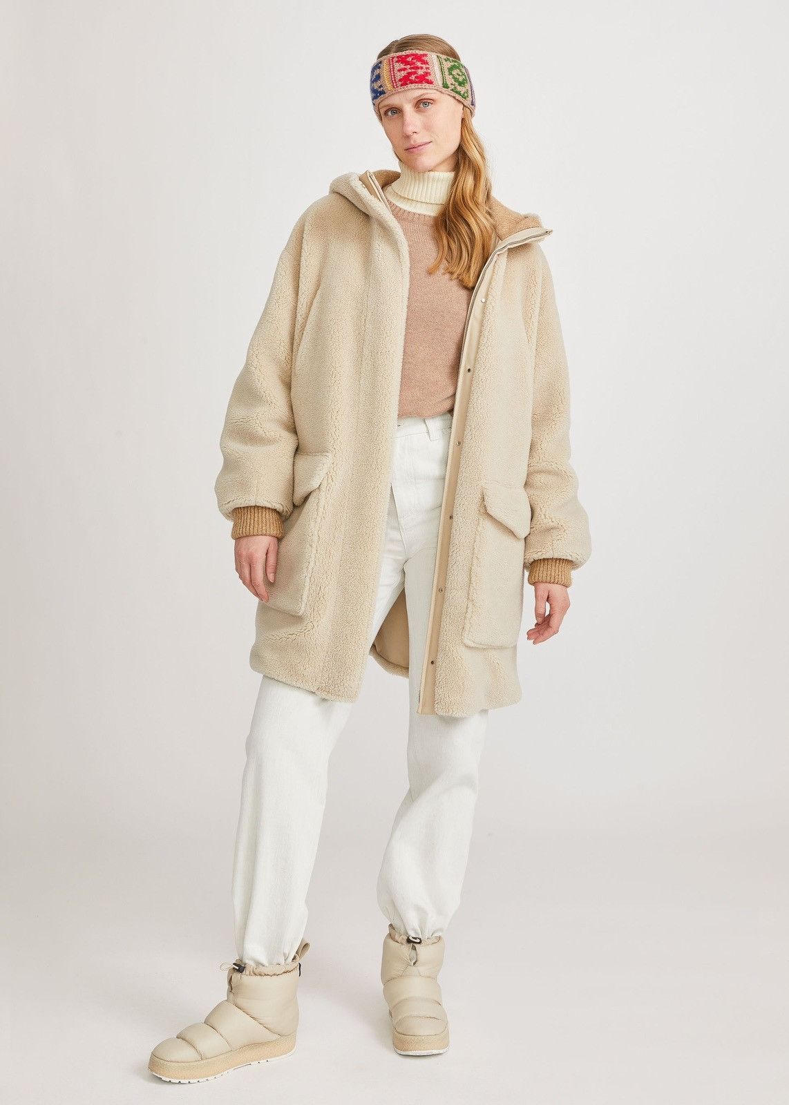 o1srvl11e0824 Reversible Wind Stretch Storm Jacket in Beige