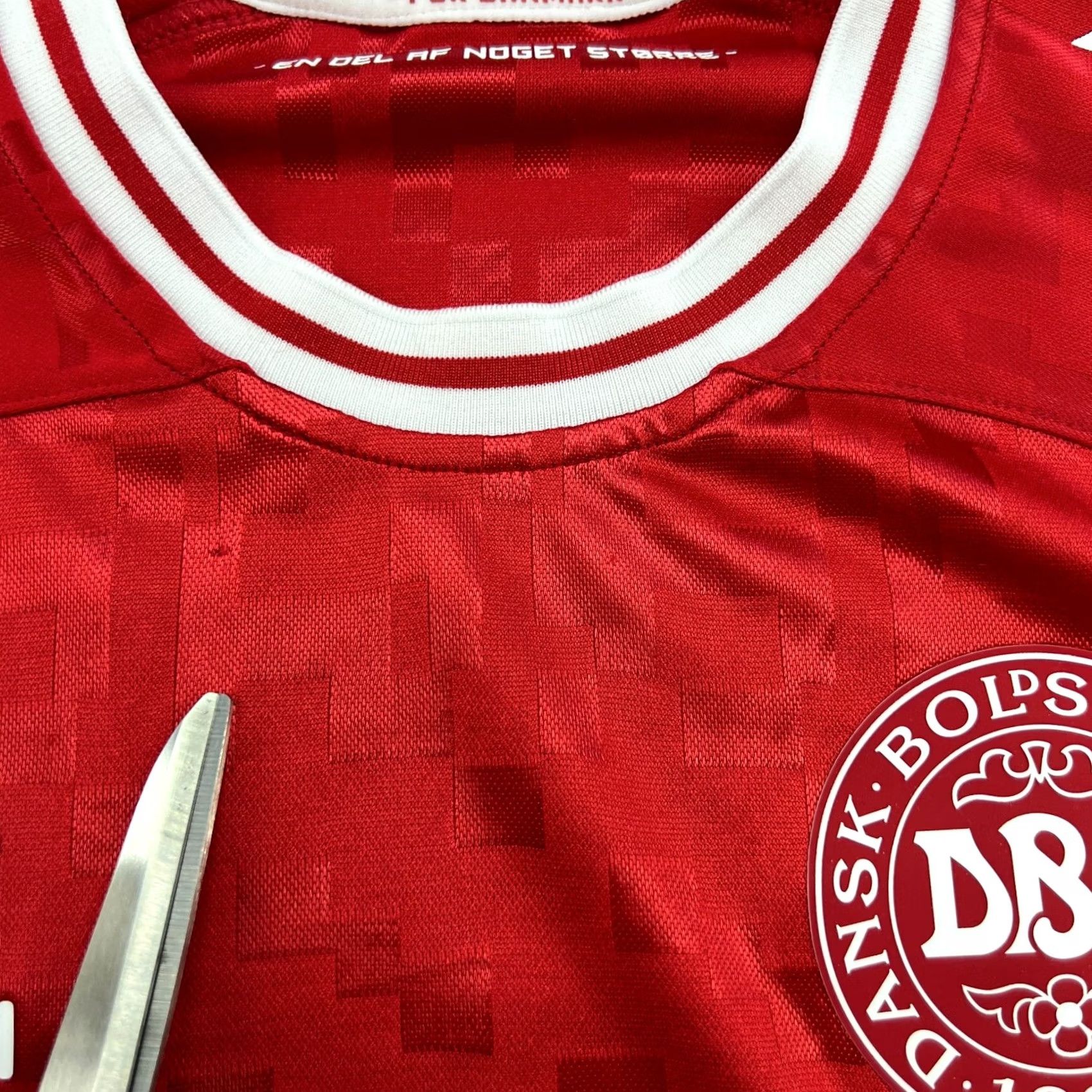 Hummel Hummel Denmark 2024-2025 Home Football Jersey Mens L Red Sport Shirt Sammenholdets Jersey Adult Large Mens Size US L / EU 52-54 / 3 - 7 Thumbnail