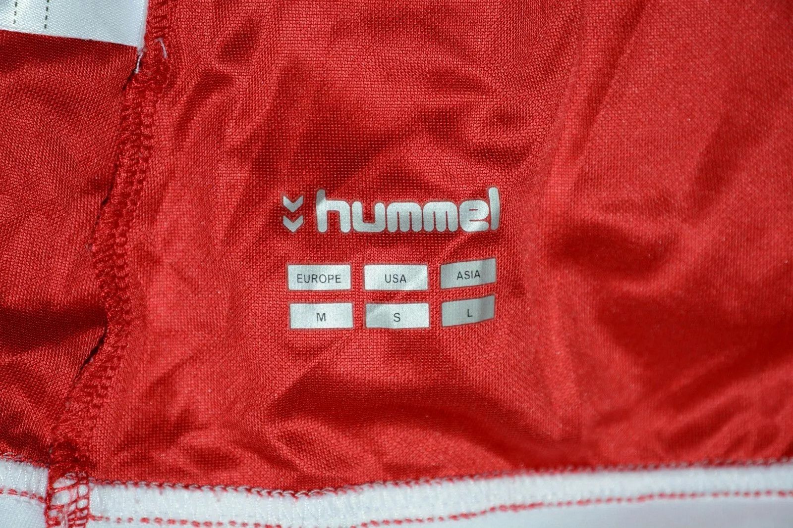 Hummel DENMARK 2017/2018 HOME FOOTBALL SHIRT HUMMEL #15 DOLBERG M Size US M / EU 48-50 / 2 - 4 Thumbnail