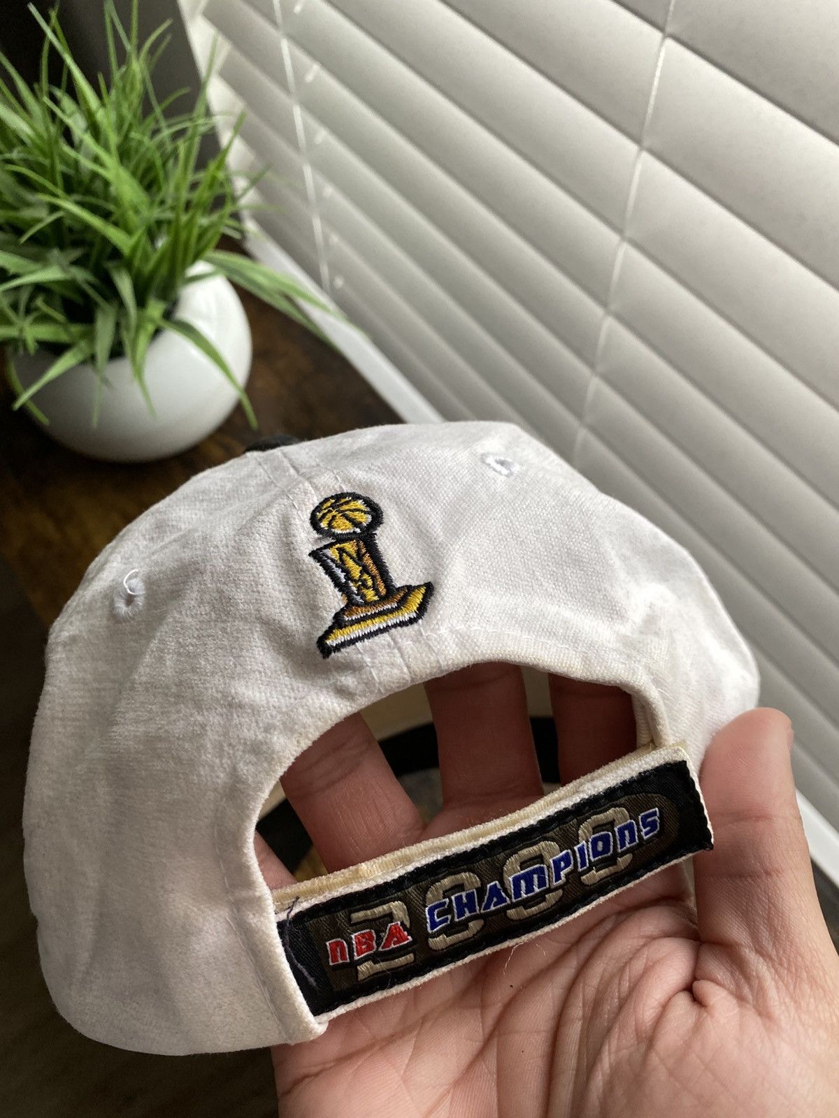NBA Vintage 2000 LA Lakers NBA Champions Hat Size ONE SIZE - 5 Thumbnail
