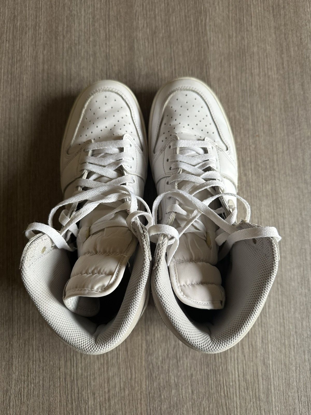 Jordan Brand Jordan 1 High OG Neutral Grey Size US 10.5 / EU 43-44 - 3 Thumbnail