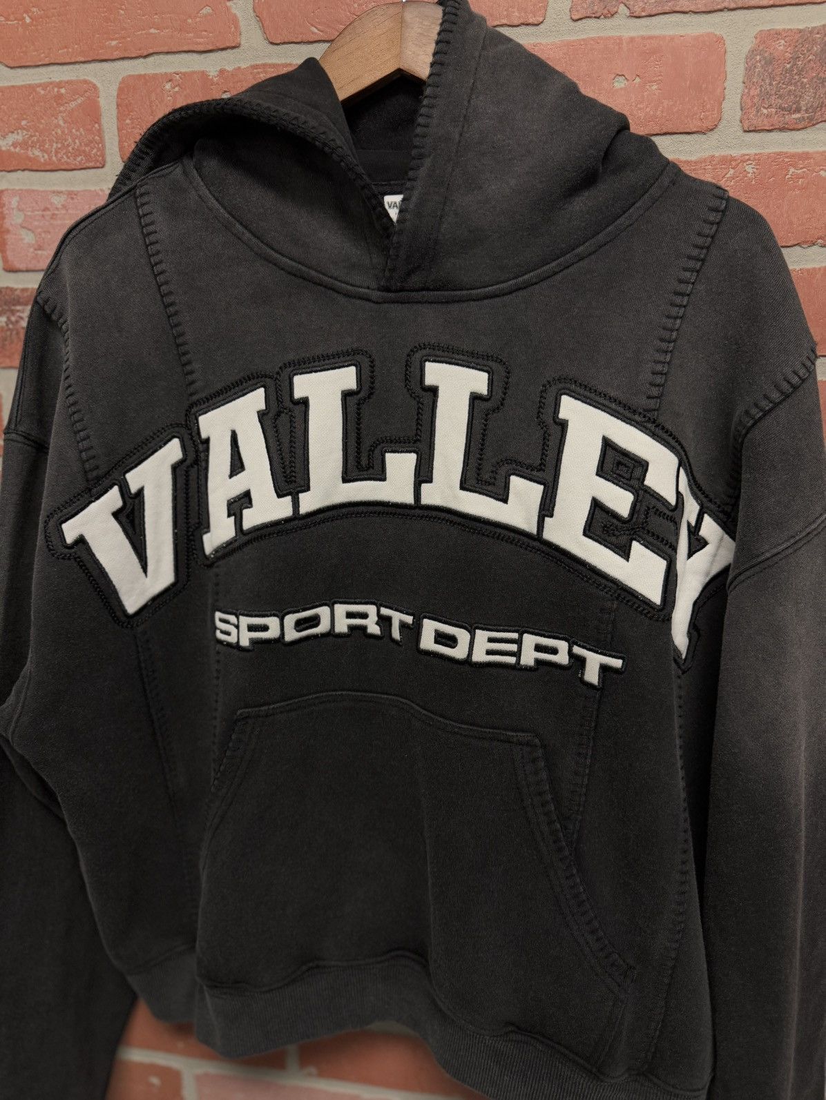 Vale Valley Black Widow Pullover Hoodie Size XL (NEW) Size US XL / EU 56 / 4 - 4 Thumbnail