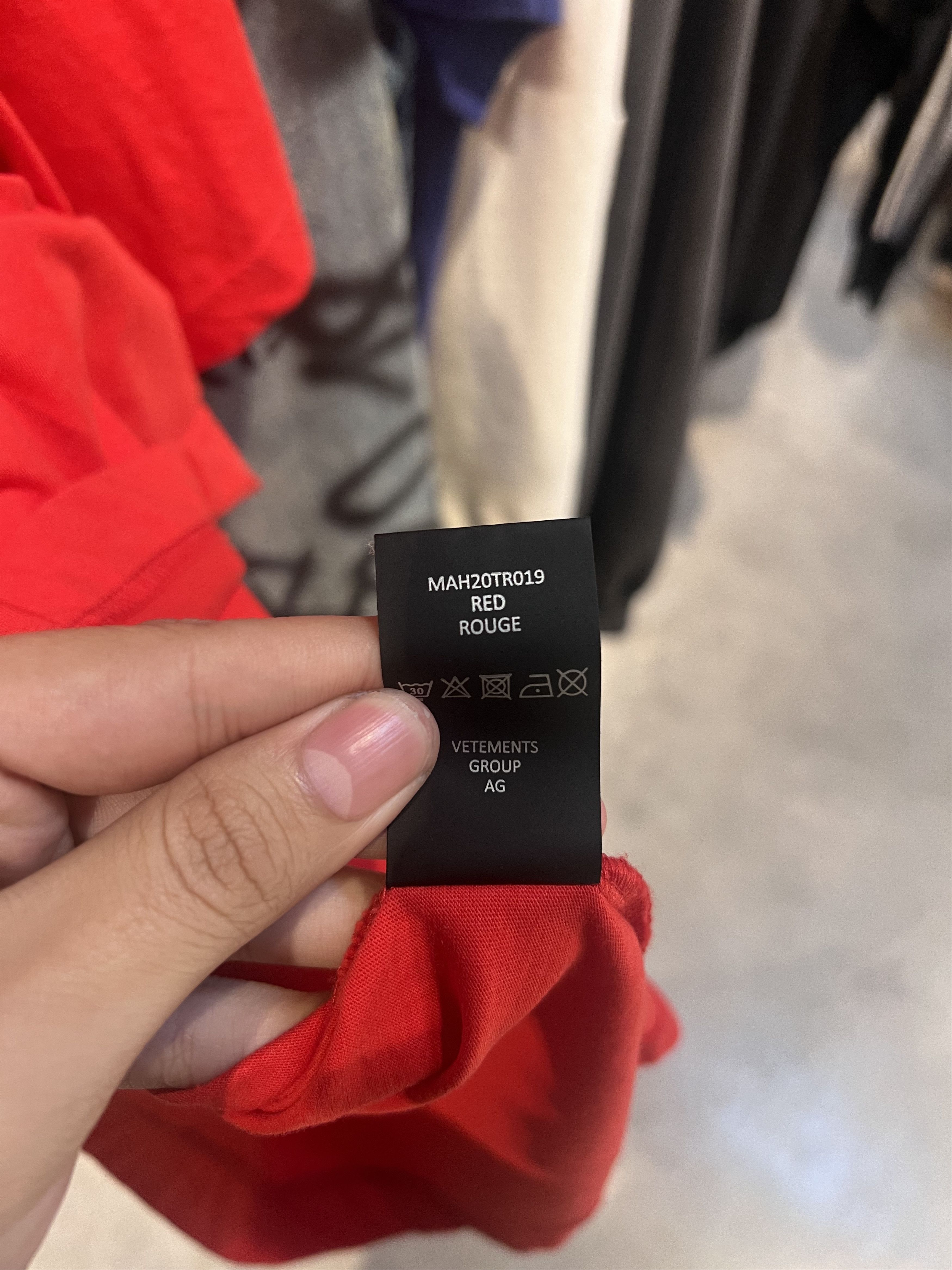 Vetements Vetements coke shirt Size US XL / EU 56 / 4 - 6 Thumbnail