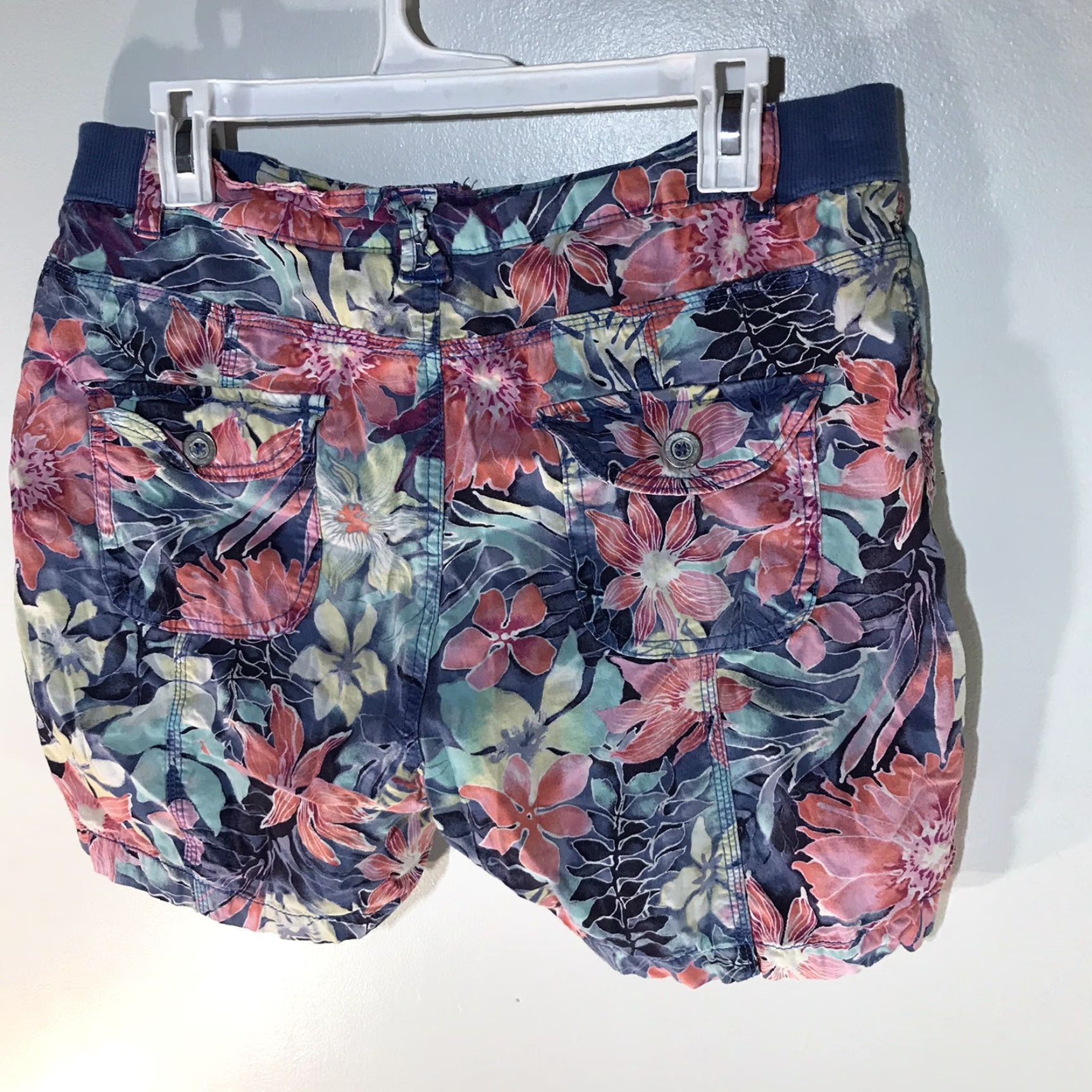 Vintage VINTAGE Fresh Tropical Floral Shorts Women’s Size 12 Cotton Spandex Casual Summer Women Size 34" / US 12 / IT 48 - 3 Thumbnail