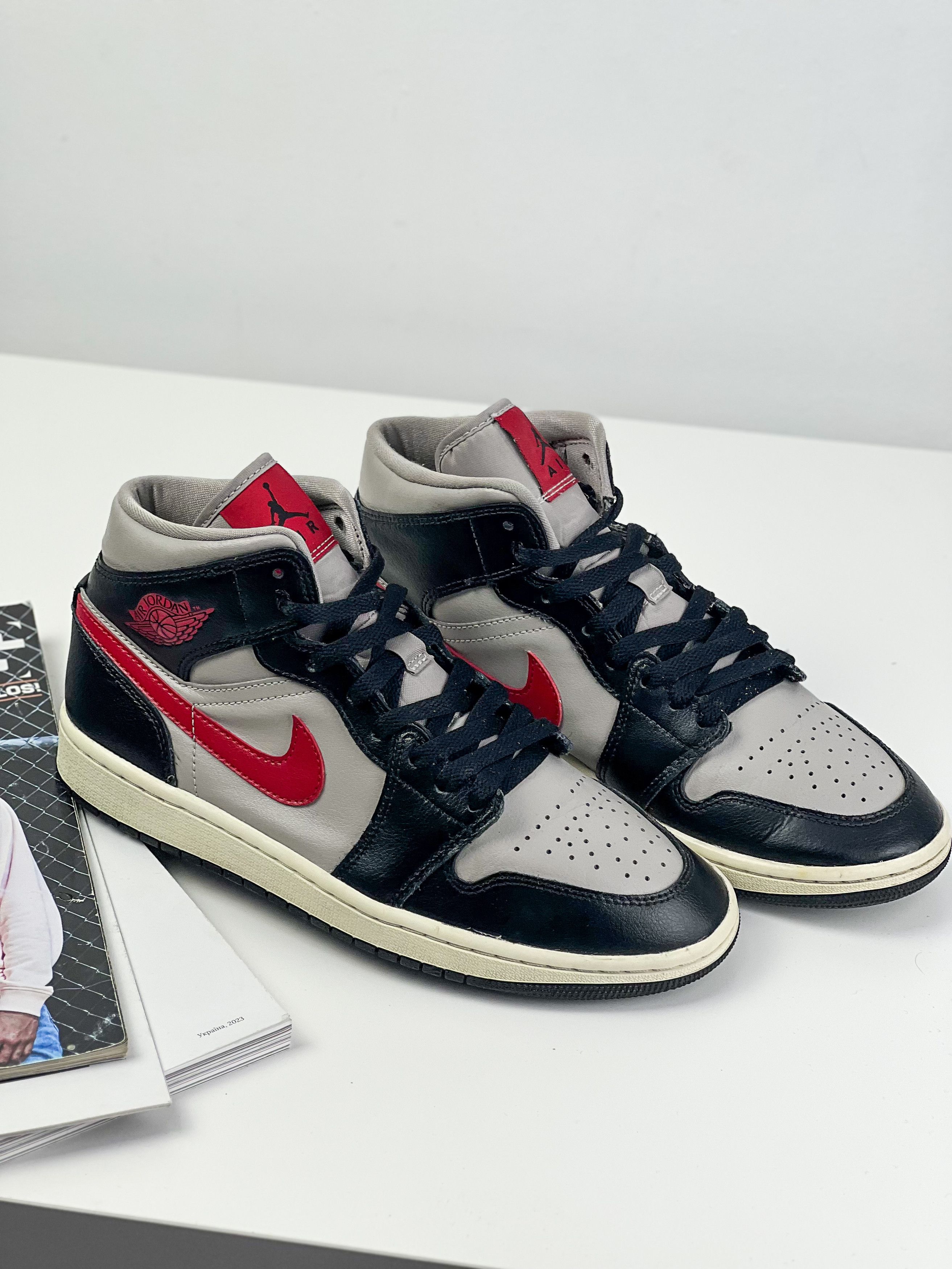 Jordan Brand × Nike Air Jordan Air 1 Mid Shoes White/Black Size US 7 / EU 40 - 4 Thumbnail