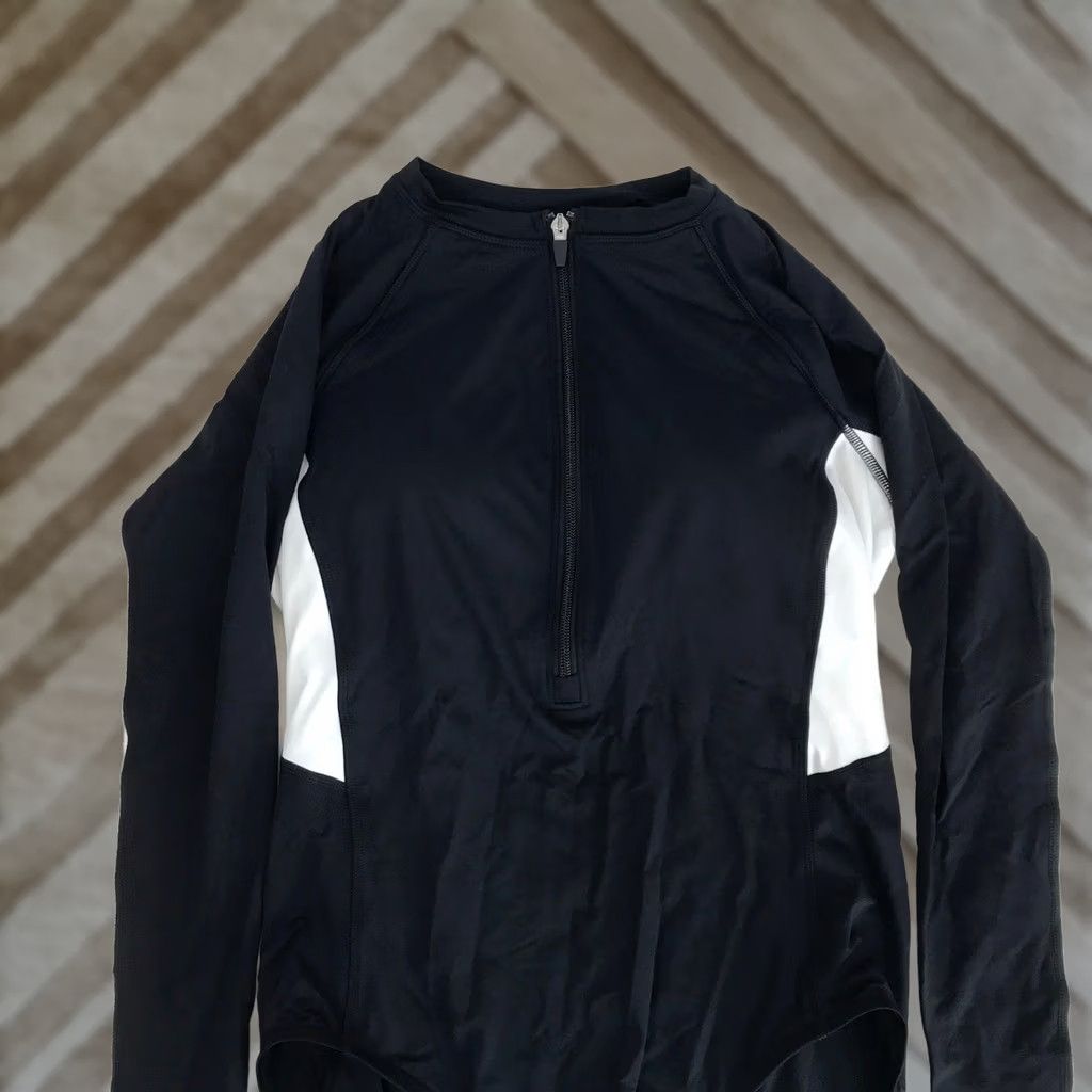 Lands' End Lands End Womens Rash Guard One Piece Colorblock Long Sleeve Size 10 Tall Black White UV Protection Zip Front Athletic Swimsuit Size L / US 10 / IT 46 - 1 Thumbnail