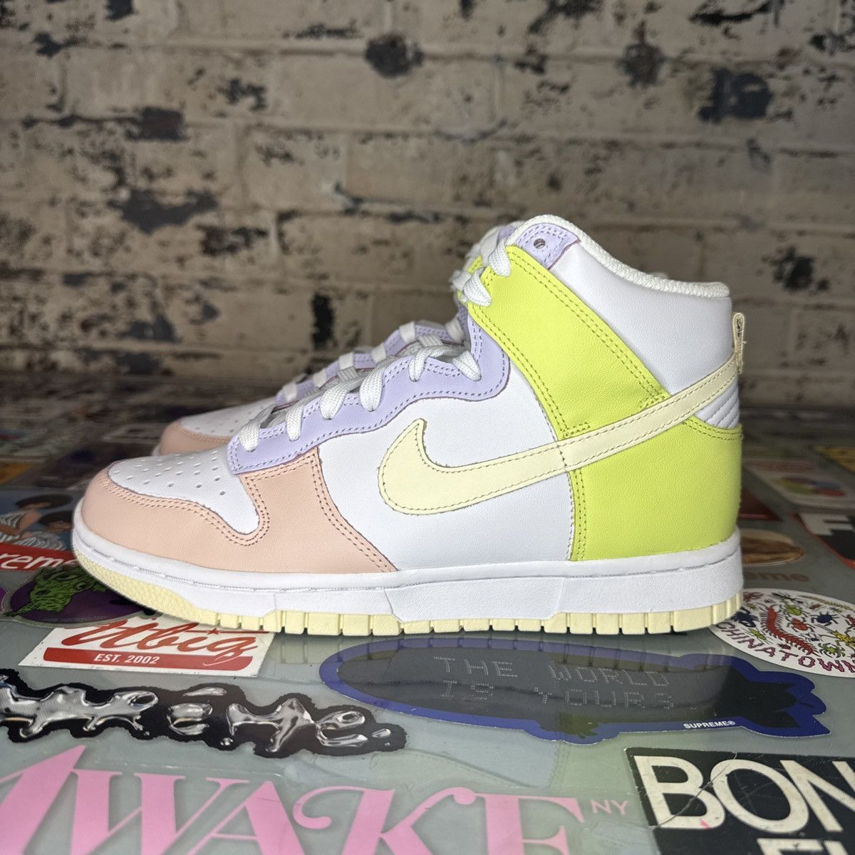 Nike Nike Dunk High Cashmere Light Lemon Twist W 7.5 / M 6 DS Size US 7.5 / IT 37.5 - 1 Thumbnail