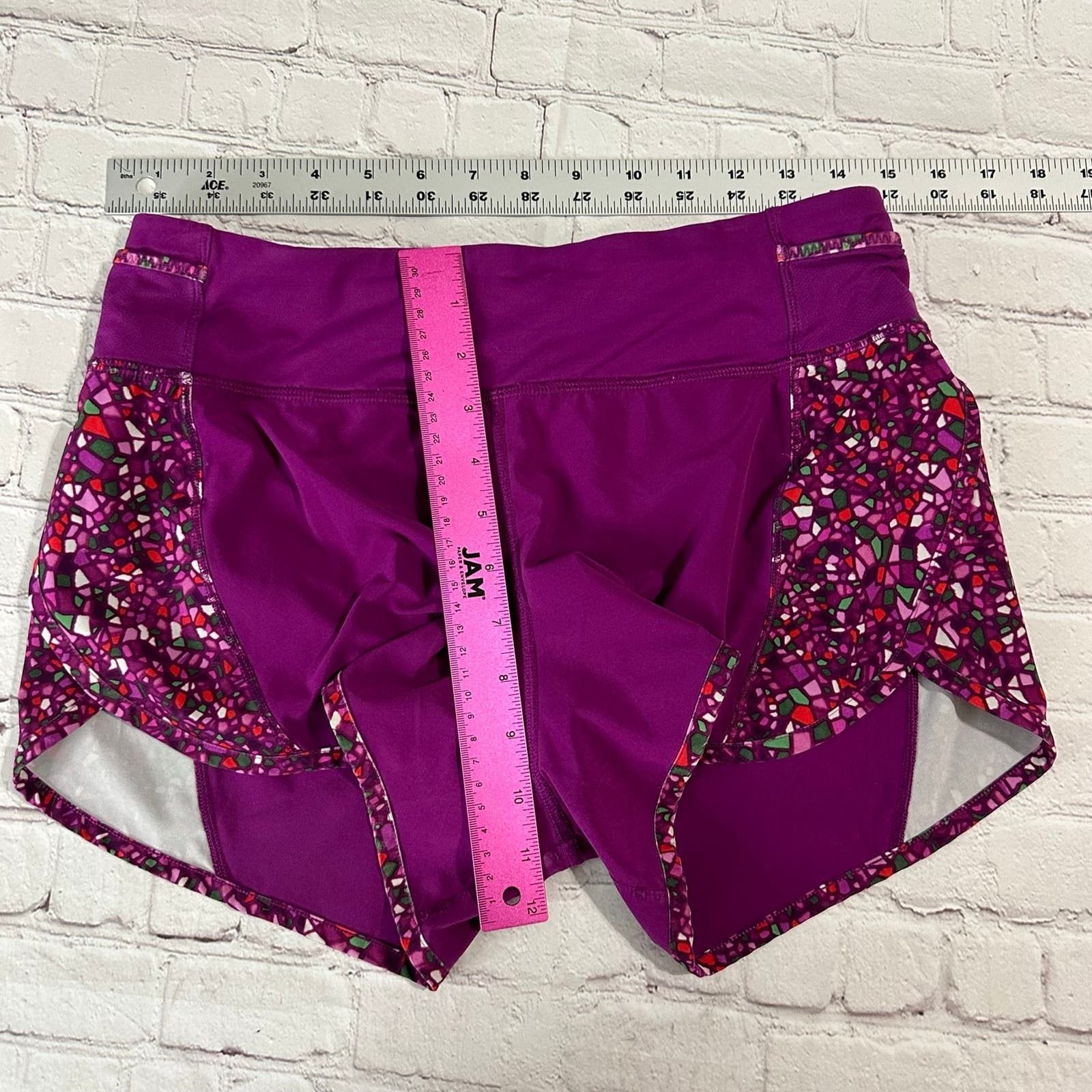 Lululemon lululemon shorts size 6 Size 28" / US 6 / IT 42 - 7 Thumbnail