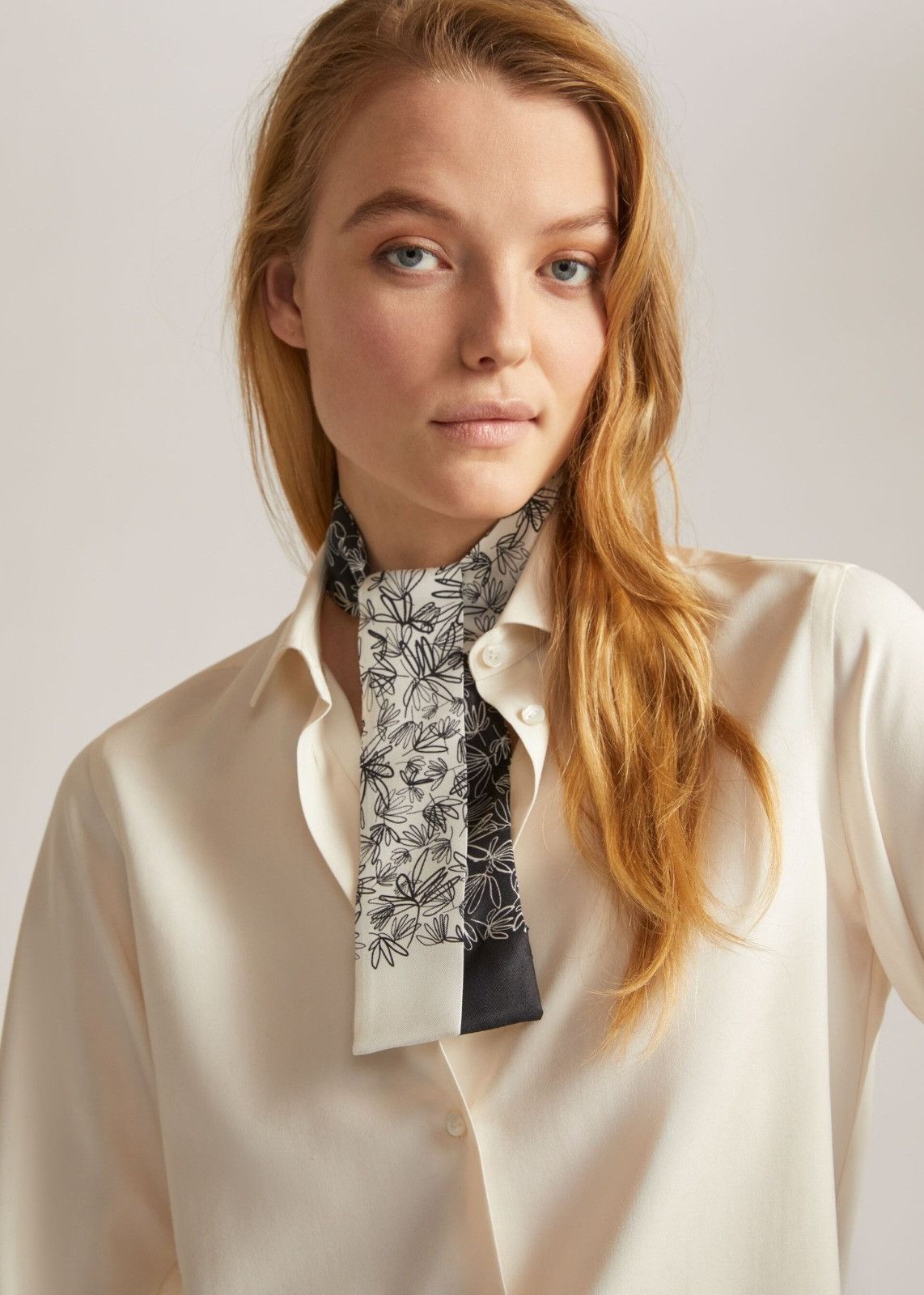 Loro Piana o1srvl11e0824 Size: OS/ Agapanthus Neck Scarf in Black/White Size ONE SIZE - 3 Thumbnail