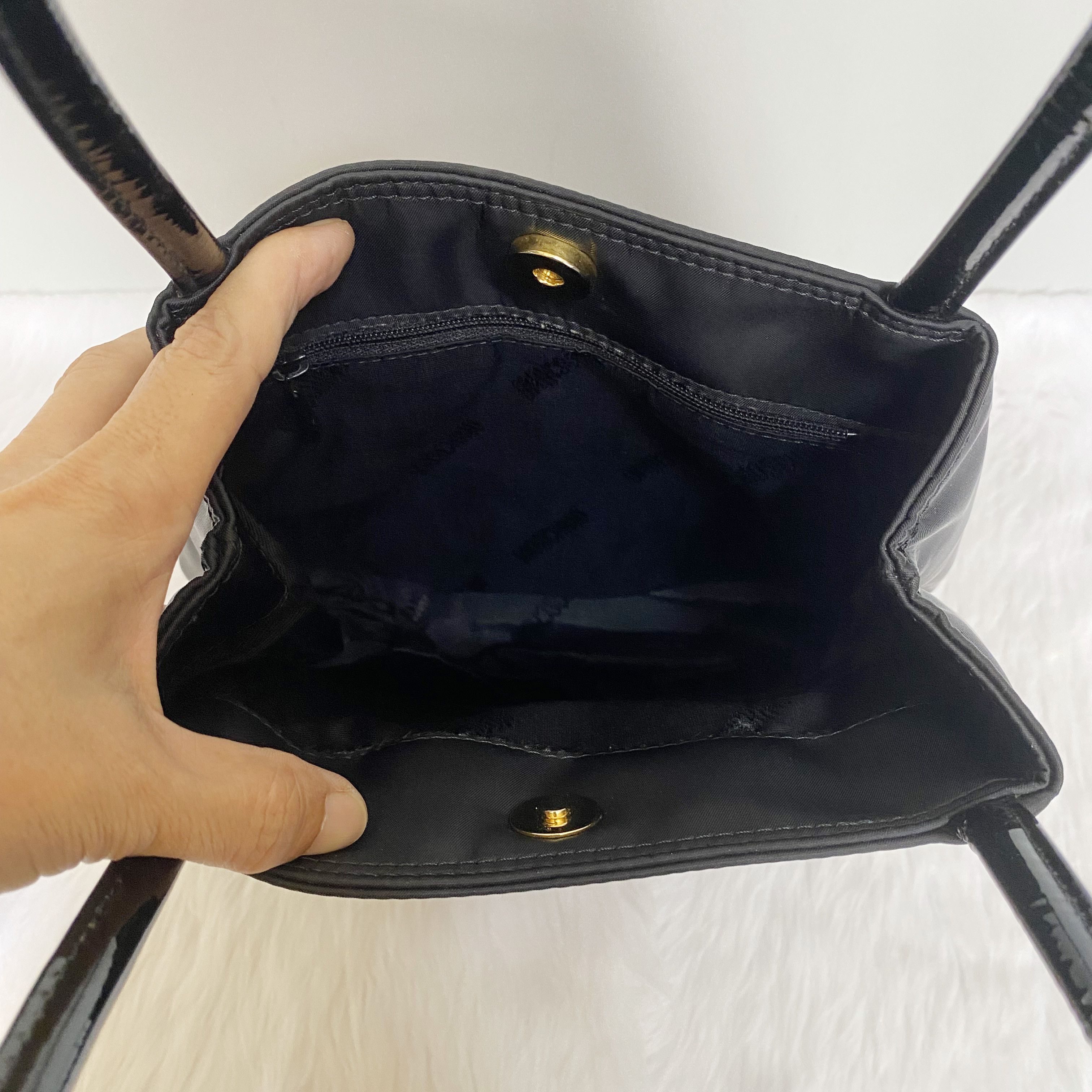 Moschino × Vintage Vintage Black Heart Quilted Leather Nylon Tote Bag Size ONE SIZE - 11 Thumbnail