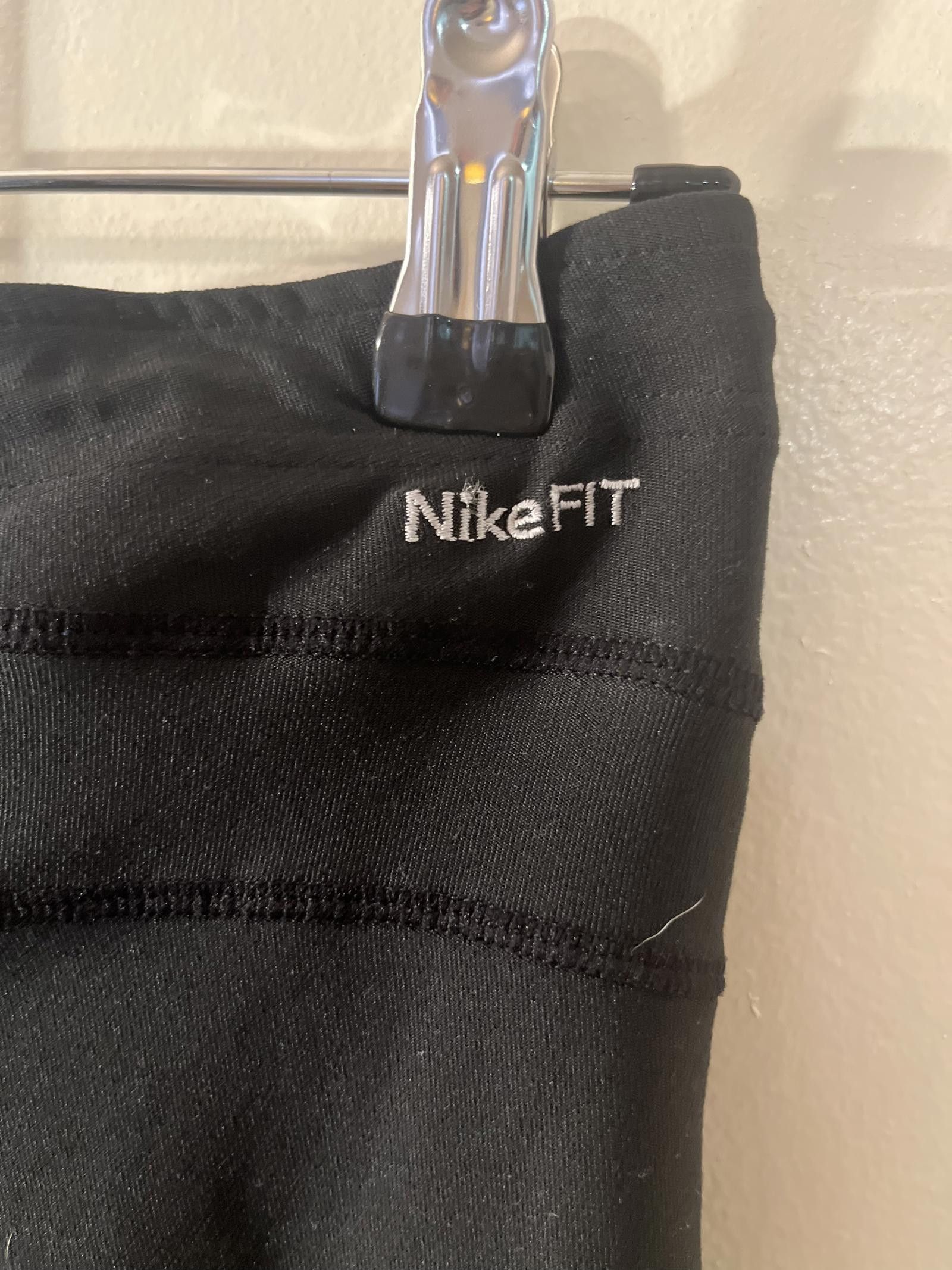 Nike Nike Women's Fit Dry Capris - Size L - Black Size 36" / US 14 / IT 50 - 3 Thumbnail