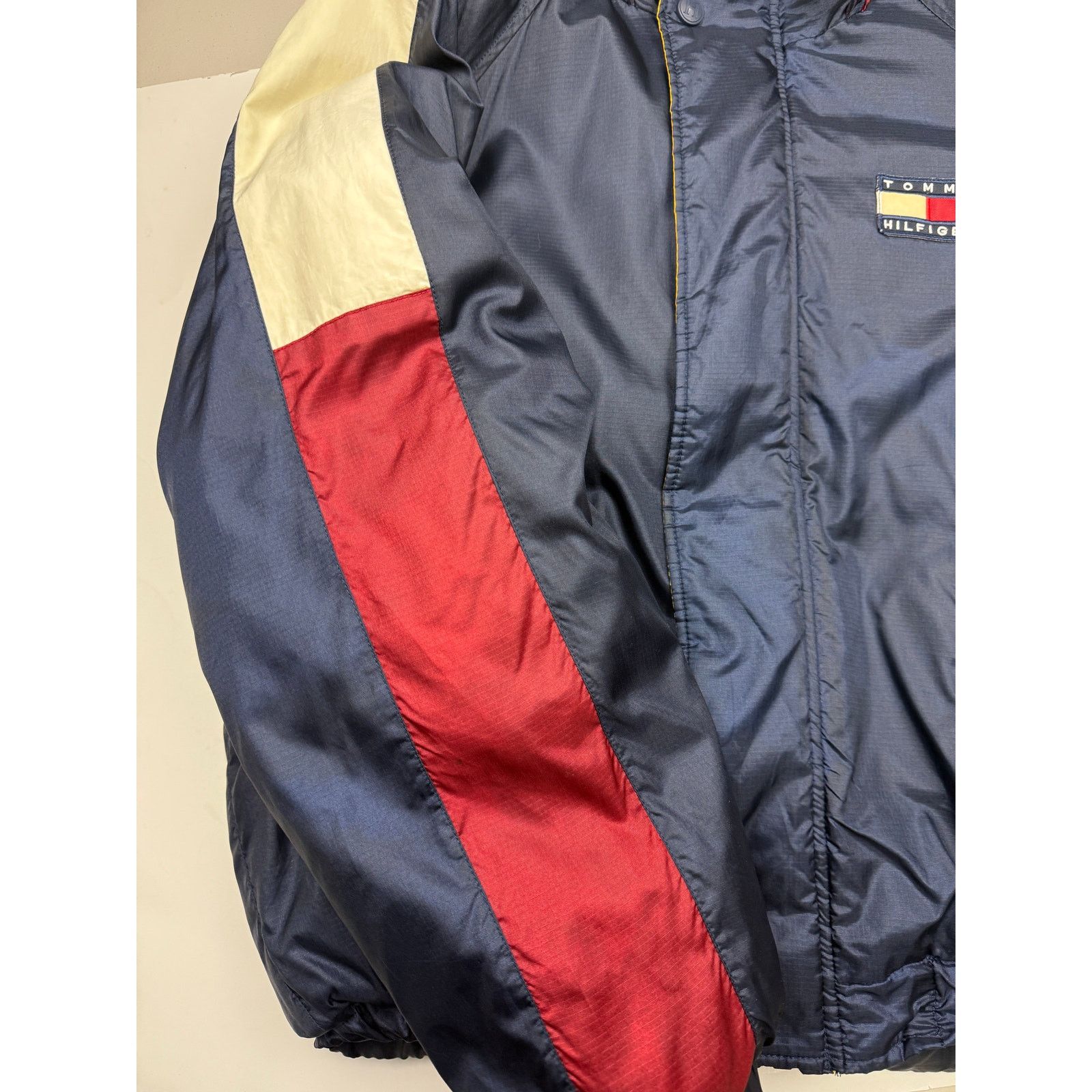 Vintage Vintage 90s Tommy Hilfiger Embroidered Flag Down Size L Size US L / EU 52-54 / 3 - 9 Thumbnail