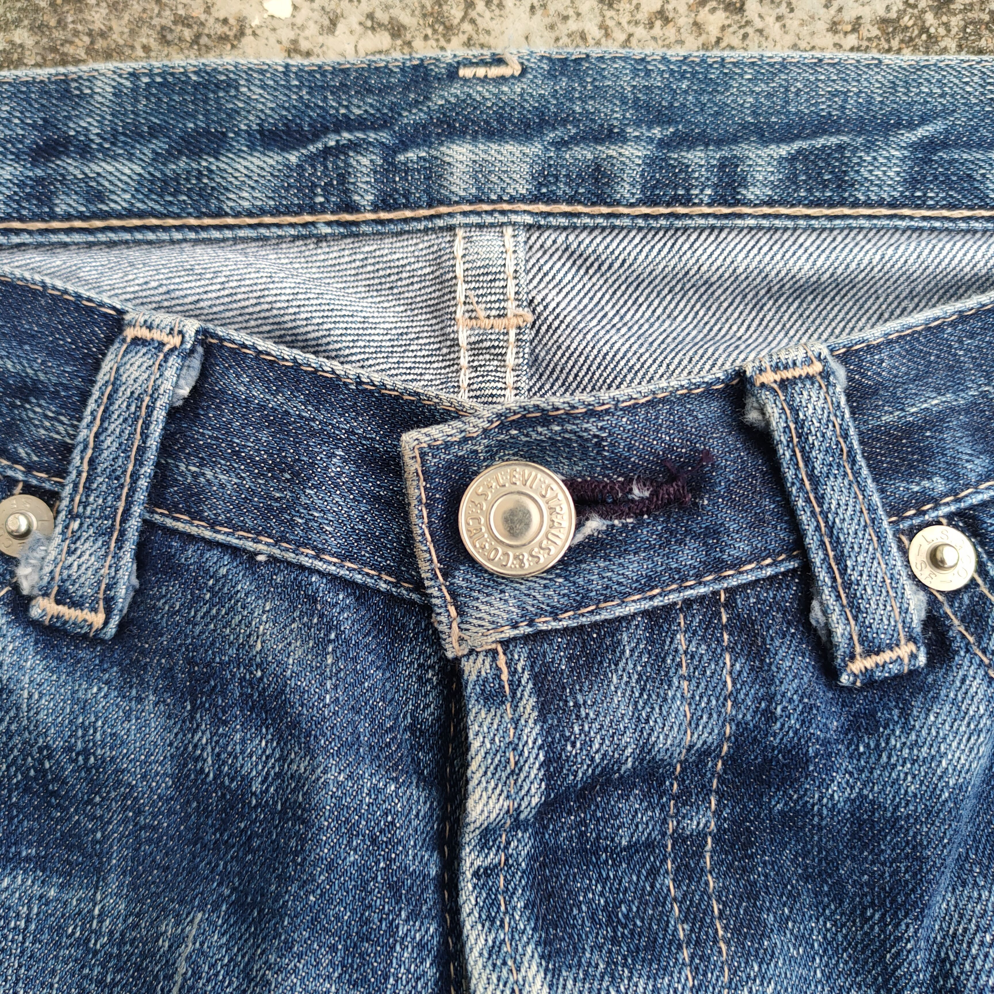 Levi's Vintage Clothing VINTAGE LEVI'S 599 BUTTON FLY FADED JEANS DENIM PANTS Size US 29 - 7 Thumbnail