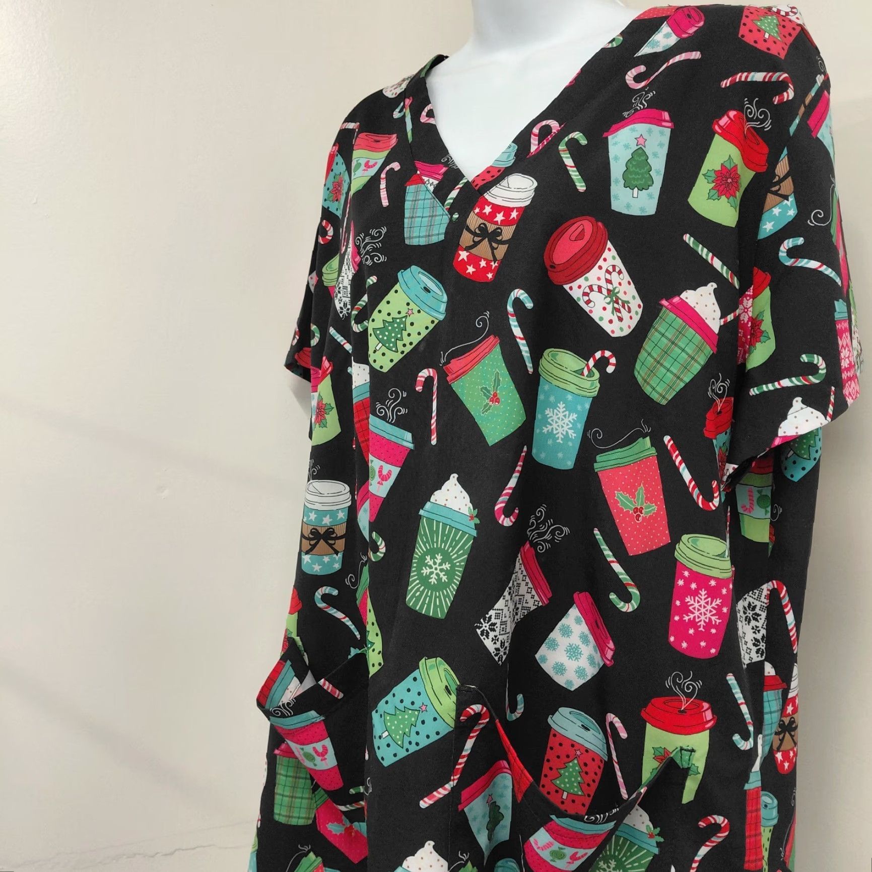 Pinko Ava Therese Holiday Scrub Top Women 2XL Pink Black Coffee Cups Mugs Lid Size XXL / US 16-18 / IT 52-54 - 2 Thumbnail