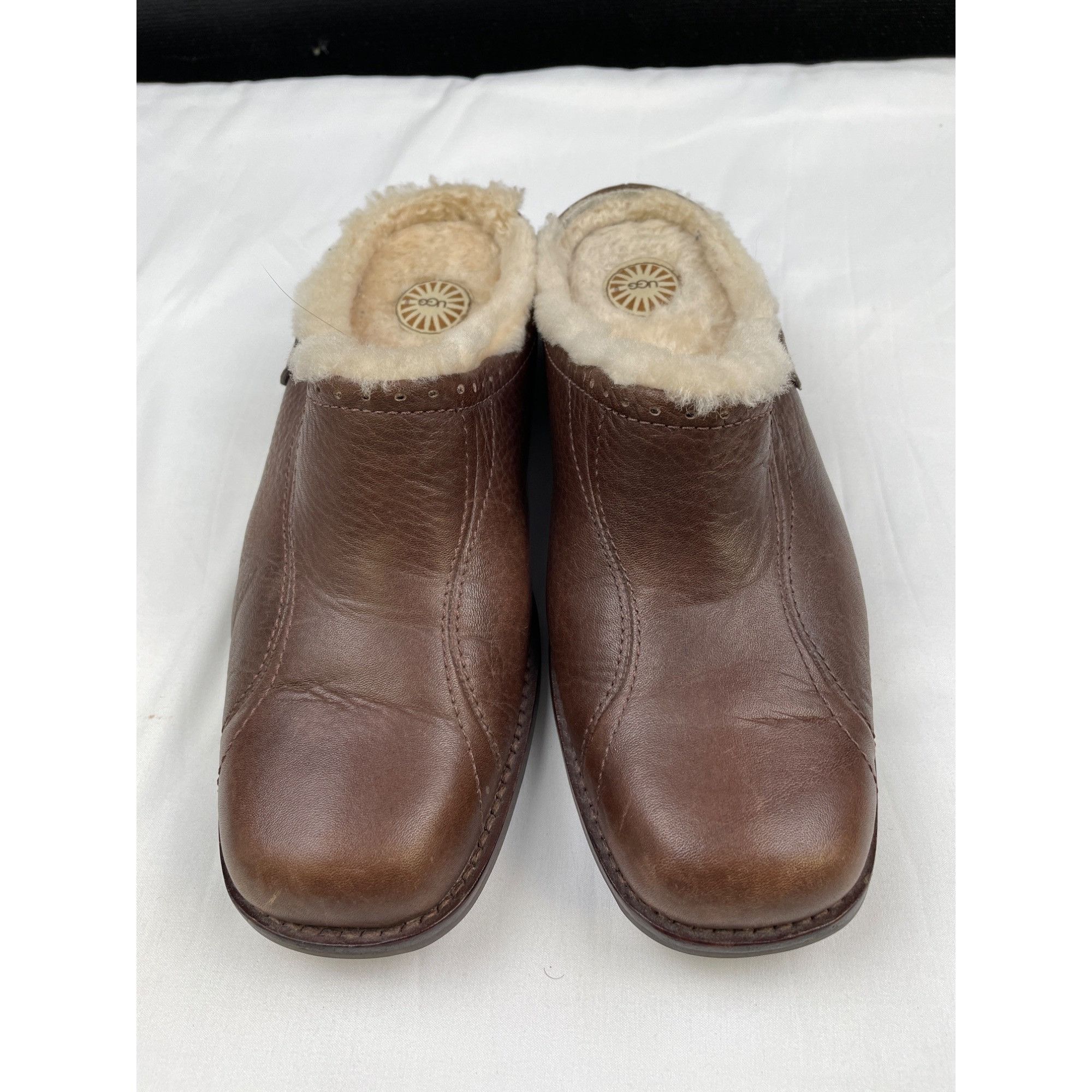 Ugg UGG Women's Brown Leather Mules Shoes/ Slip On Size 6 SKU 40 Size US 6 / IT 36 - 1 Thumbnail