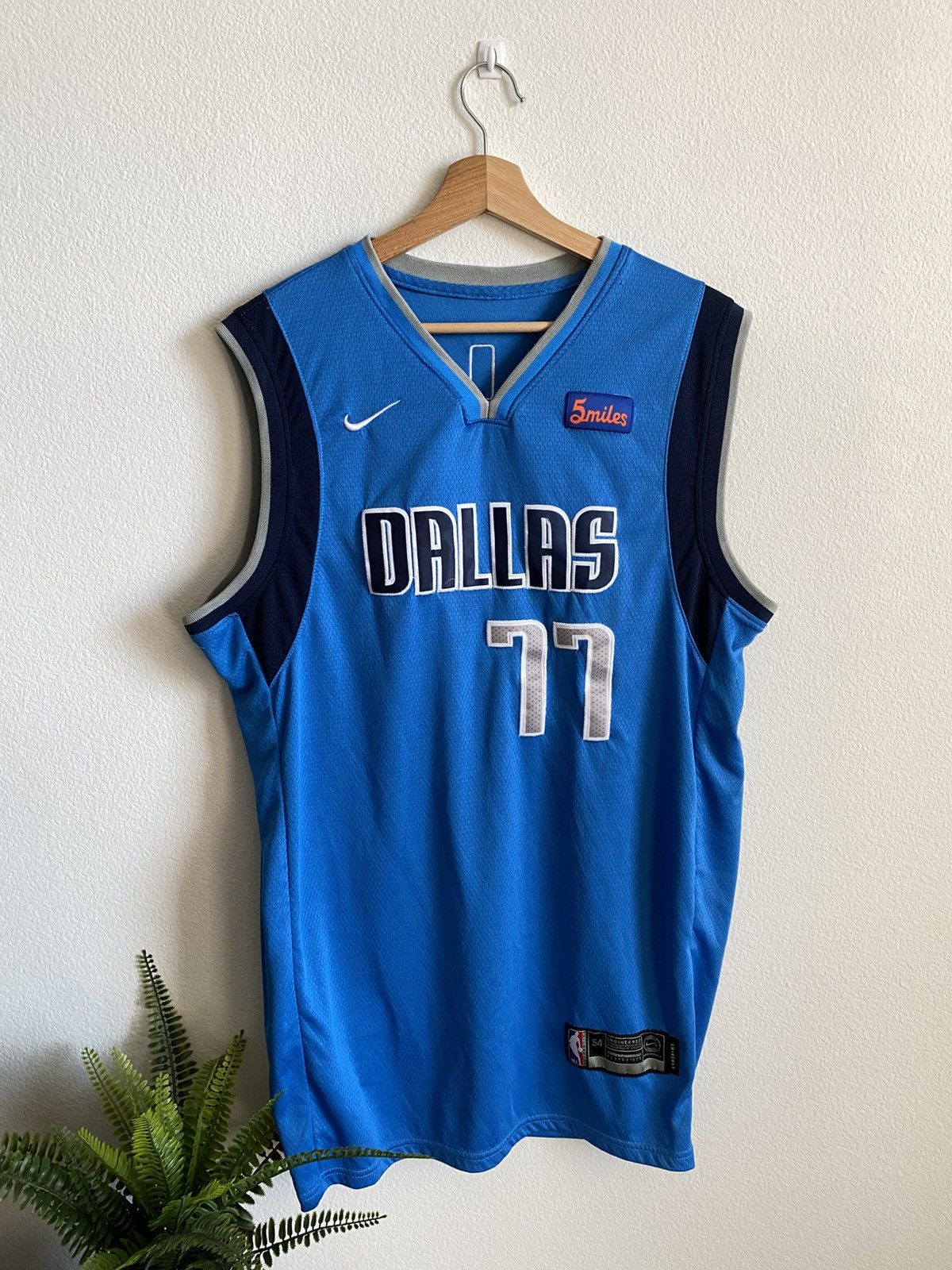 NBA Luka Doncic Dallas Mavericks NBA Jersey Size US XL / EU 56 / 4 - 1 Thumbnail