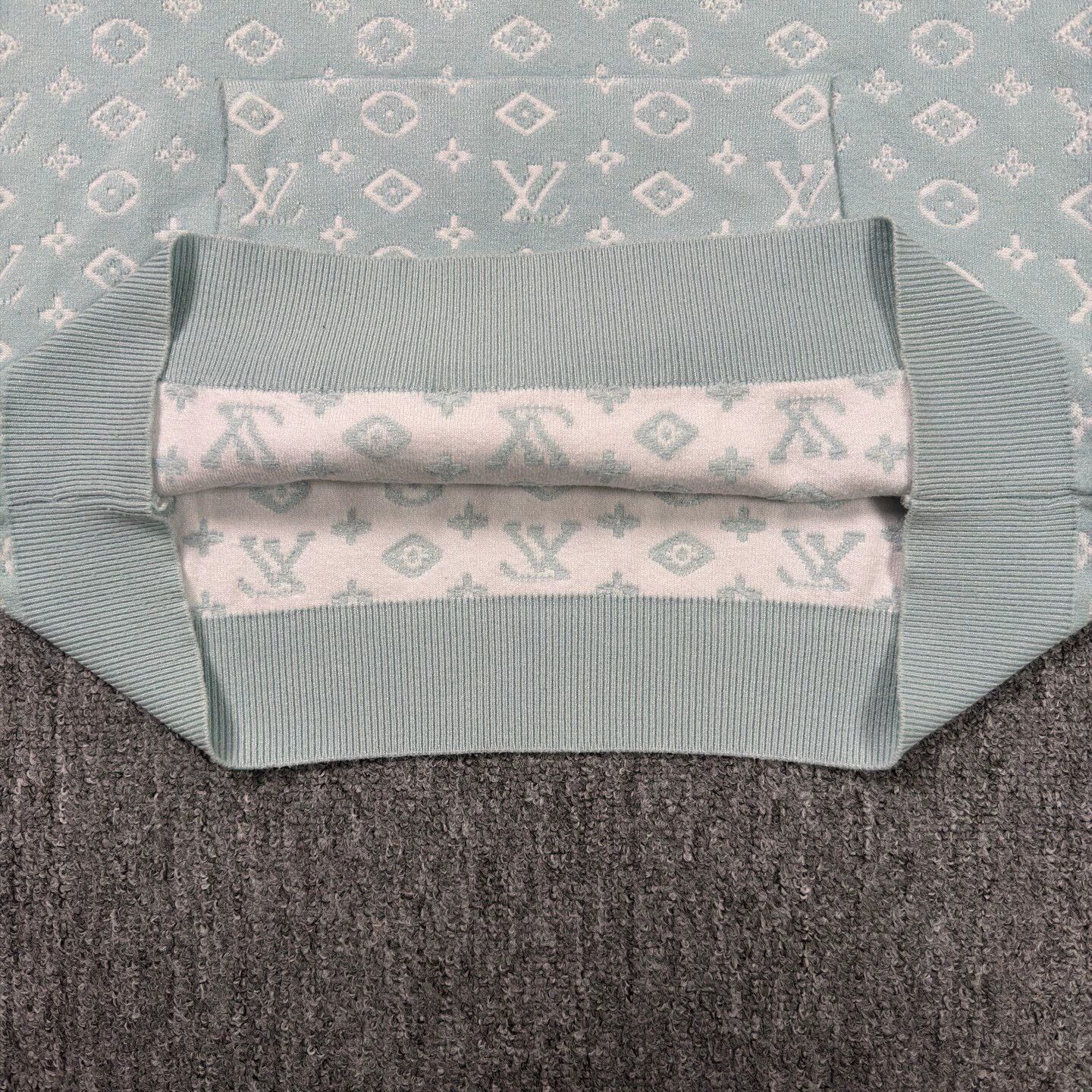 Louis Vuitton LV Fall blue gradient allover print hoodie M 99NWT Size US M / EU 48-50 / 2 - 7 Thumbnail
