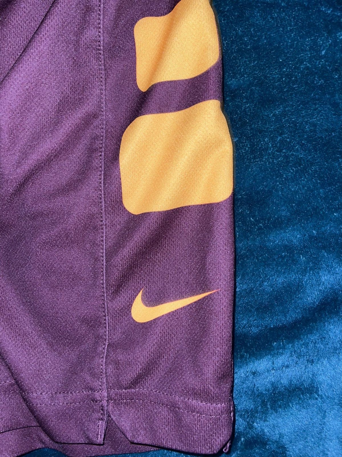 Nike Team Issued Nike Elite Shorts (Loyola Chicago) Size US 36 / EU 52 - 3 Thumbnail
