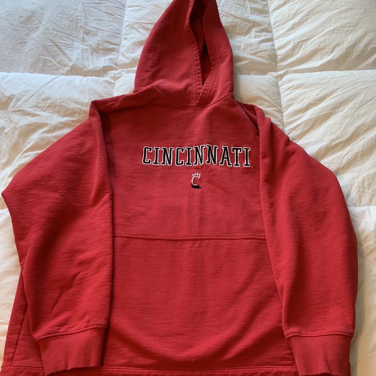 Foot Locker Embroidered Cincinnati Bearcats Footlocker exclusive Hoodie Size US M / EU 48-50 / 2 - 1 Thumbnail
