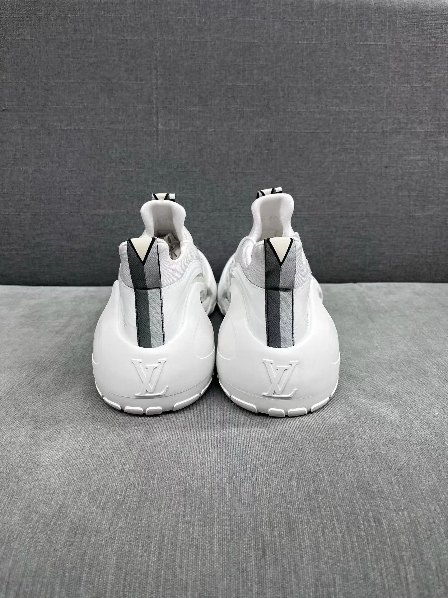 Louis Vuitton LOUIS VUITTON AC Round Toe Low Top Sneakers US9 99N Size US 9 / EU 42 - 3 Thumbnail