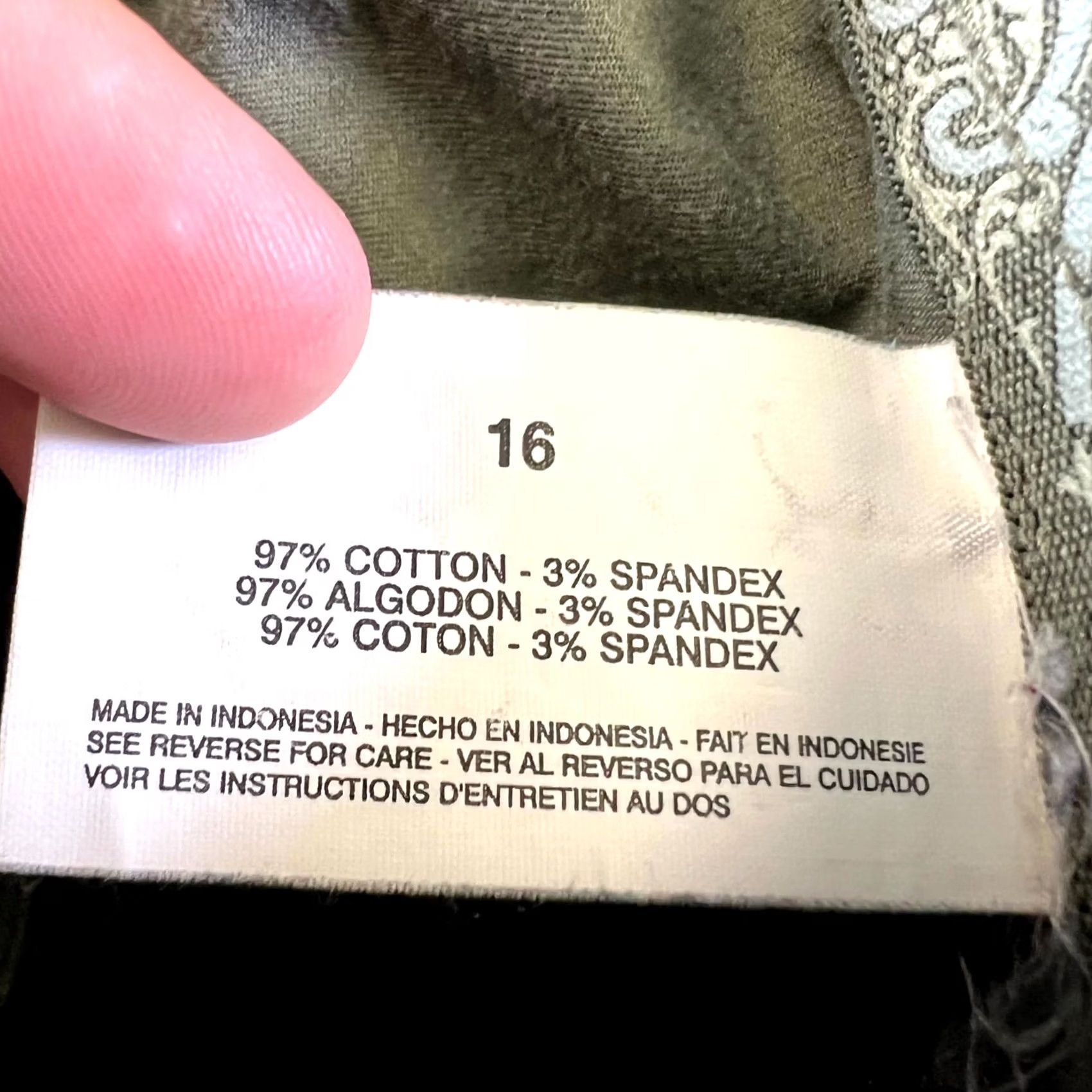 Gloria Vanderbilt Gloria Vanderbilt Cargo Shorts Women's 16 Green Cotton Summer Travel Stretch Cargo Pocket Zipper Button Casual 18? Size 40" / US 18 - 6 Thumbnail