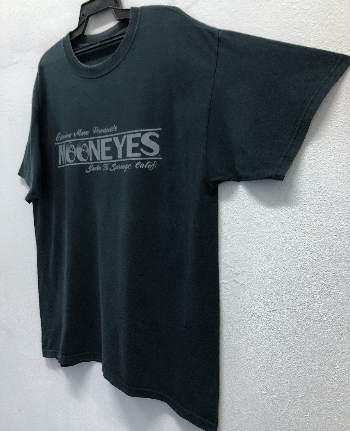 Vintage Vintage Genuine Moon Products Mooneyes T-Shirt Size US XL / EU 56 / 4 - 6 Thumbnail