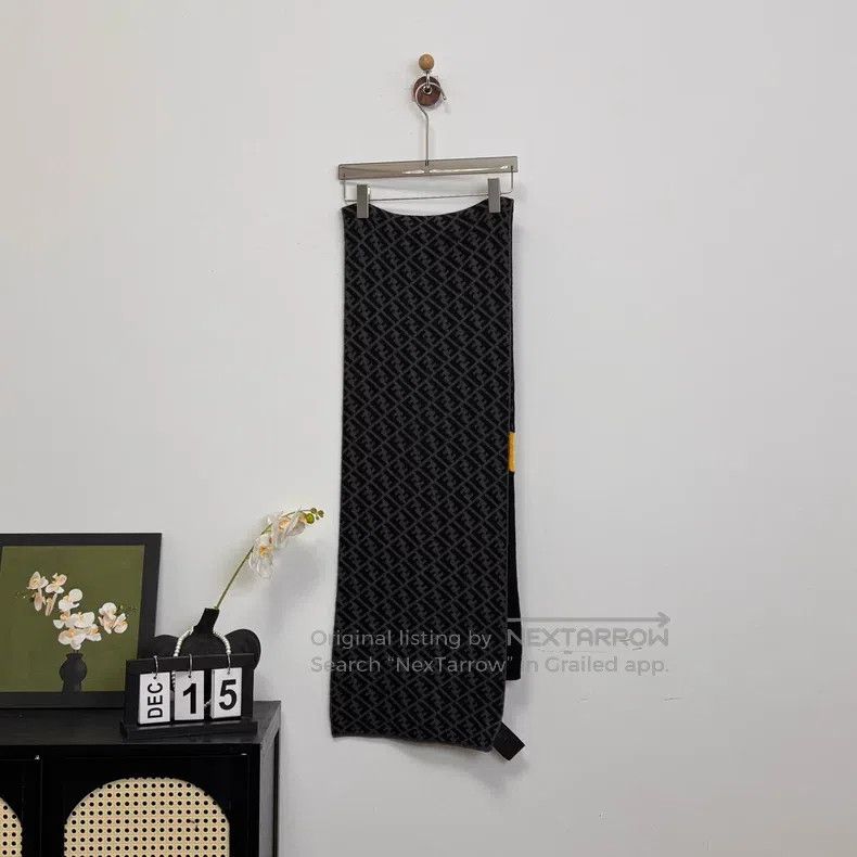 Fendi Fendi size 180x30cm Monogrammed Patchwork Scarf Size ONE SIZE - 2 Thumbnail