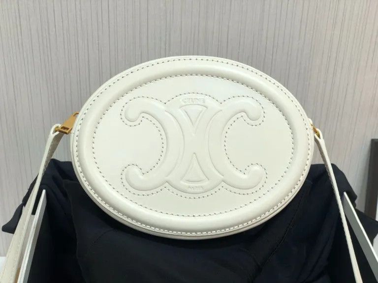 Celine o1bcso1str0125 198603DXC Size: OS / Cuir Triomphe Oval Bag Size ONE SIZE - 2 Thumbnail