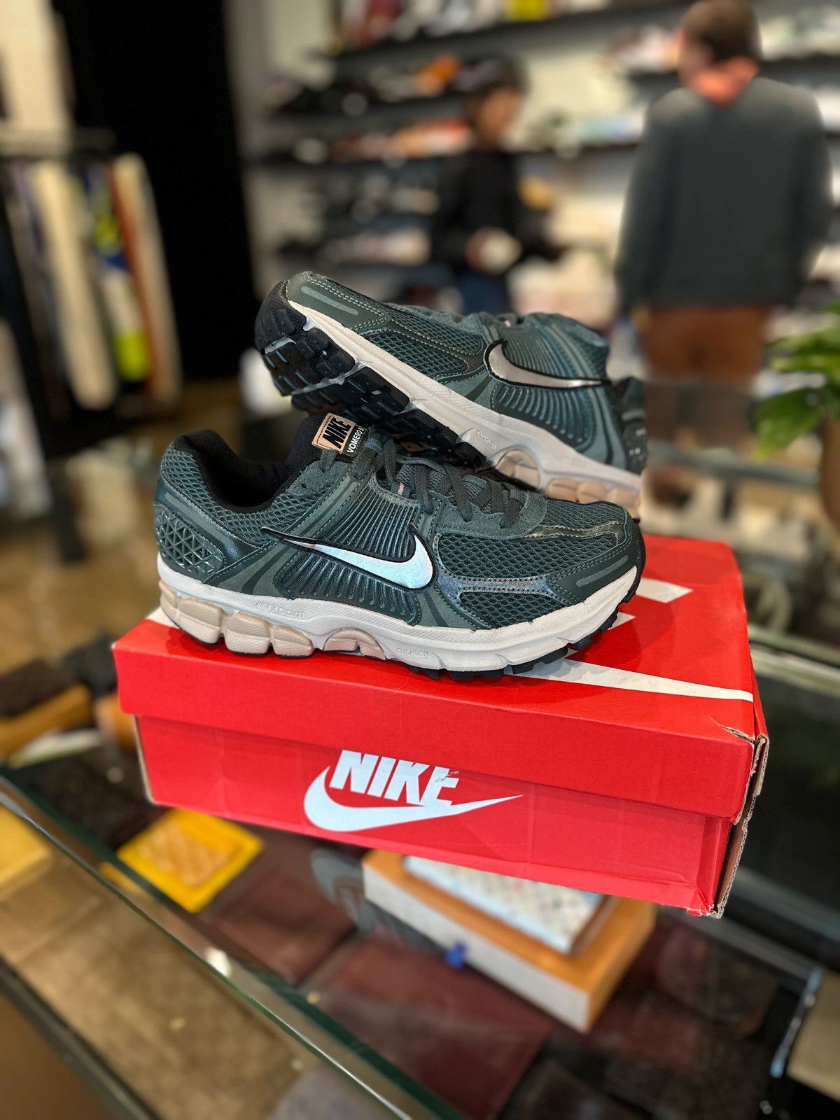 Nike Vomero Vintage Green Light Orewood DS OG size 7.5 Size US 7.5 / EU 40-41 - 1 Thumbnail