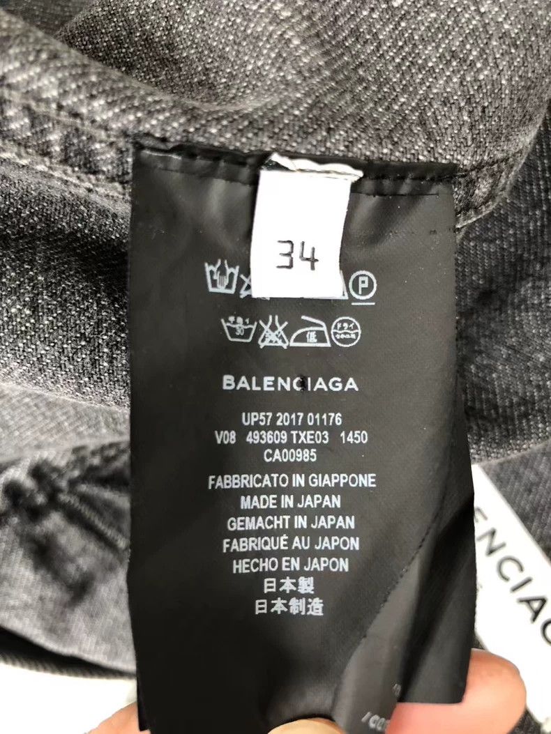 Balenciaga Balenciaga size 34 Worn logo denim jacket Size US S / EU 44-46 / 1 - 6 Thumbnail