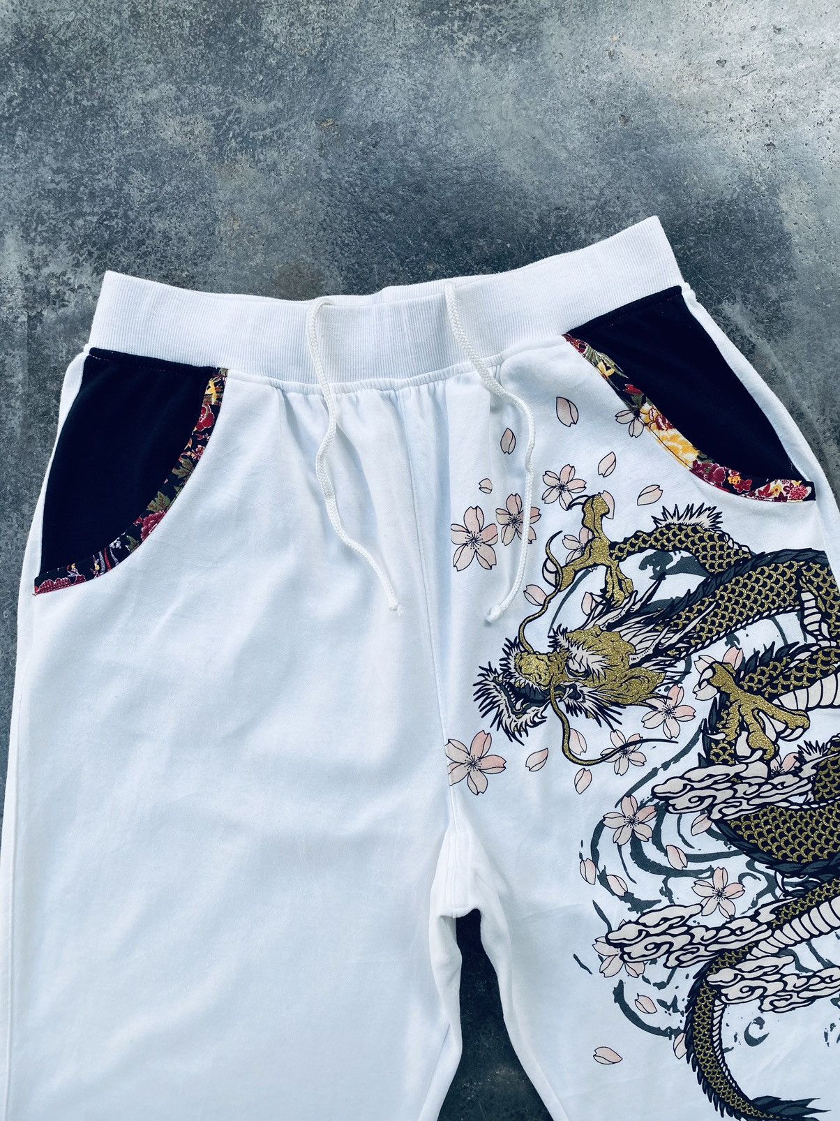 Japanese Brand Vintage Ability Burn Sukajan Dragon Short Pants Size US 30 / EU 46 - 4 Thumbnail
