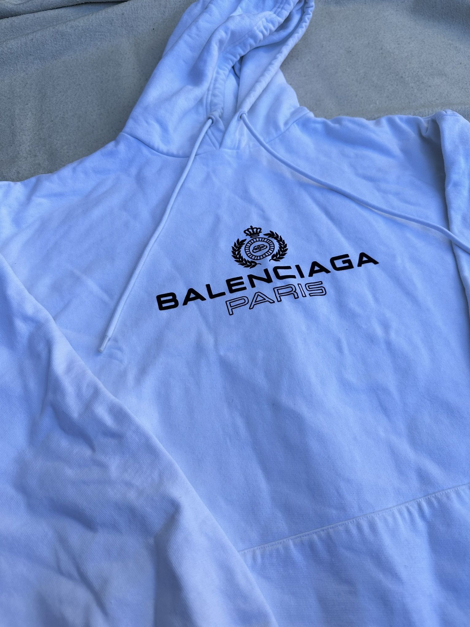 Balenciaga Balenciaga Sweatshirt Paris Laurel Logo White Hoodie Size US S / EU 44-46 / 1 - 3 Thumbnail