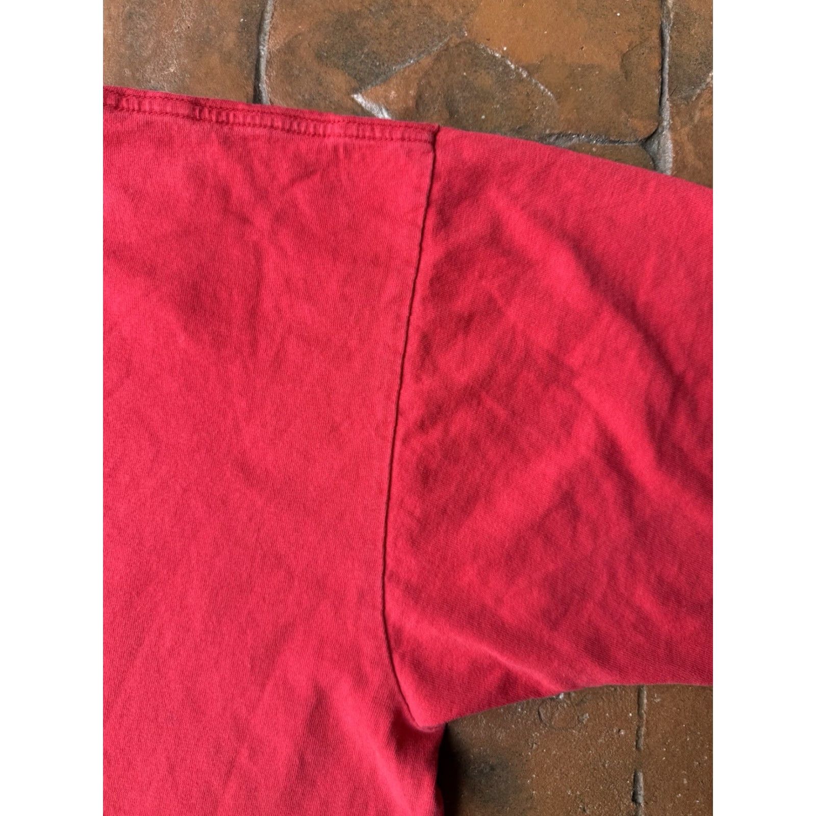 Vintage VINTAGE Marvin the Martian Looney Tunes Sleep T Shirt One Size Red Cotton Men T-Shirt 90s Cartoon Space Logo All Seasons Mens Size US M / EU 48-50 / 2 - 7 Thumbnail