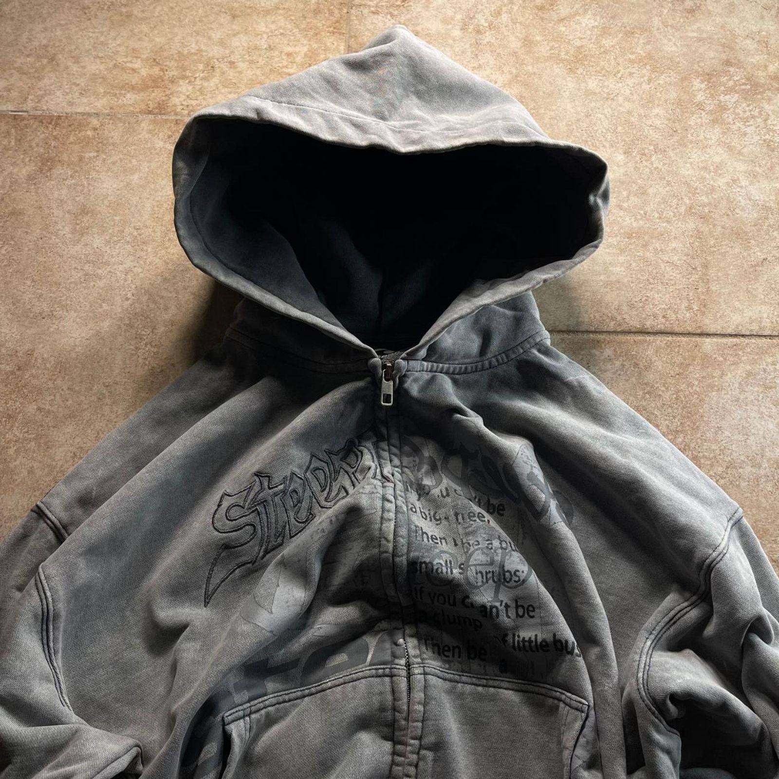 Japanese Brand × Vintage Vintage Faded Embroidered Gray Zip-Up Hoodie size Small Size US S / EU 44-46 / 1 - 3 Thumbnail
