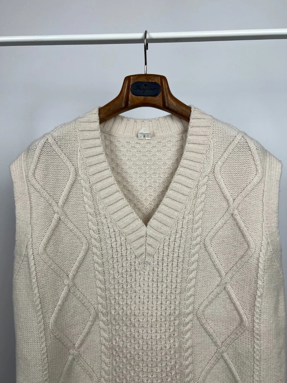 Arket Arket Ivory 100% Wool Cable Knit Oversized V-Neck Vest Size S / US 4 / IT 40 - 3 Thumbnail