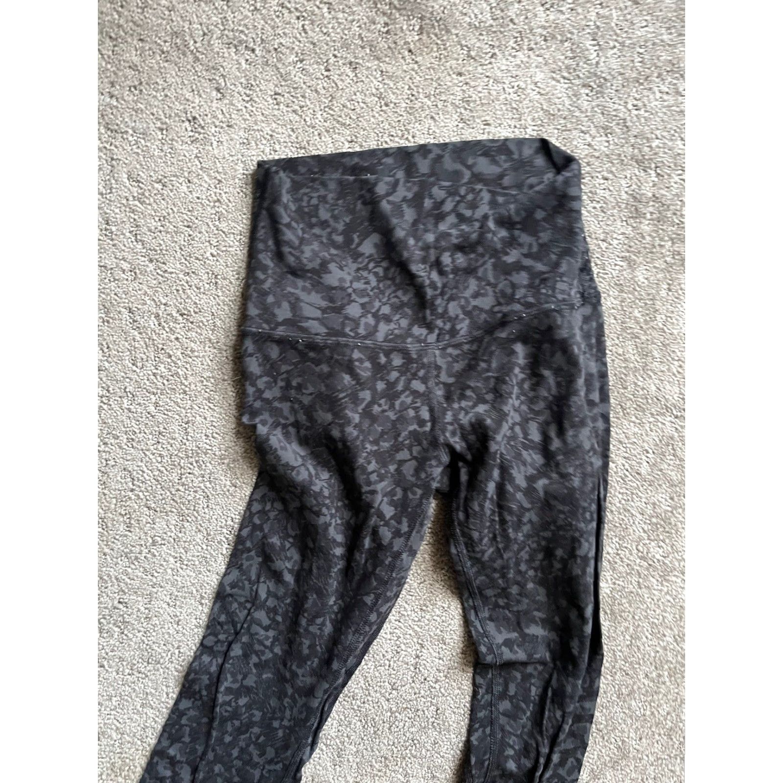 Lululemon VINTAGE Lululemon Women's Leggings Size 2 Activewear Gray Cropped High Rise Size 26" / US 2 / IT 38 - 4 Thumbnail