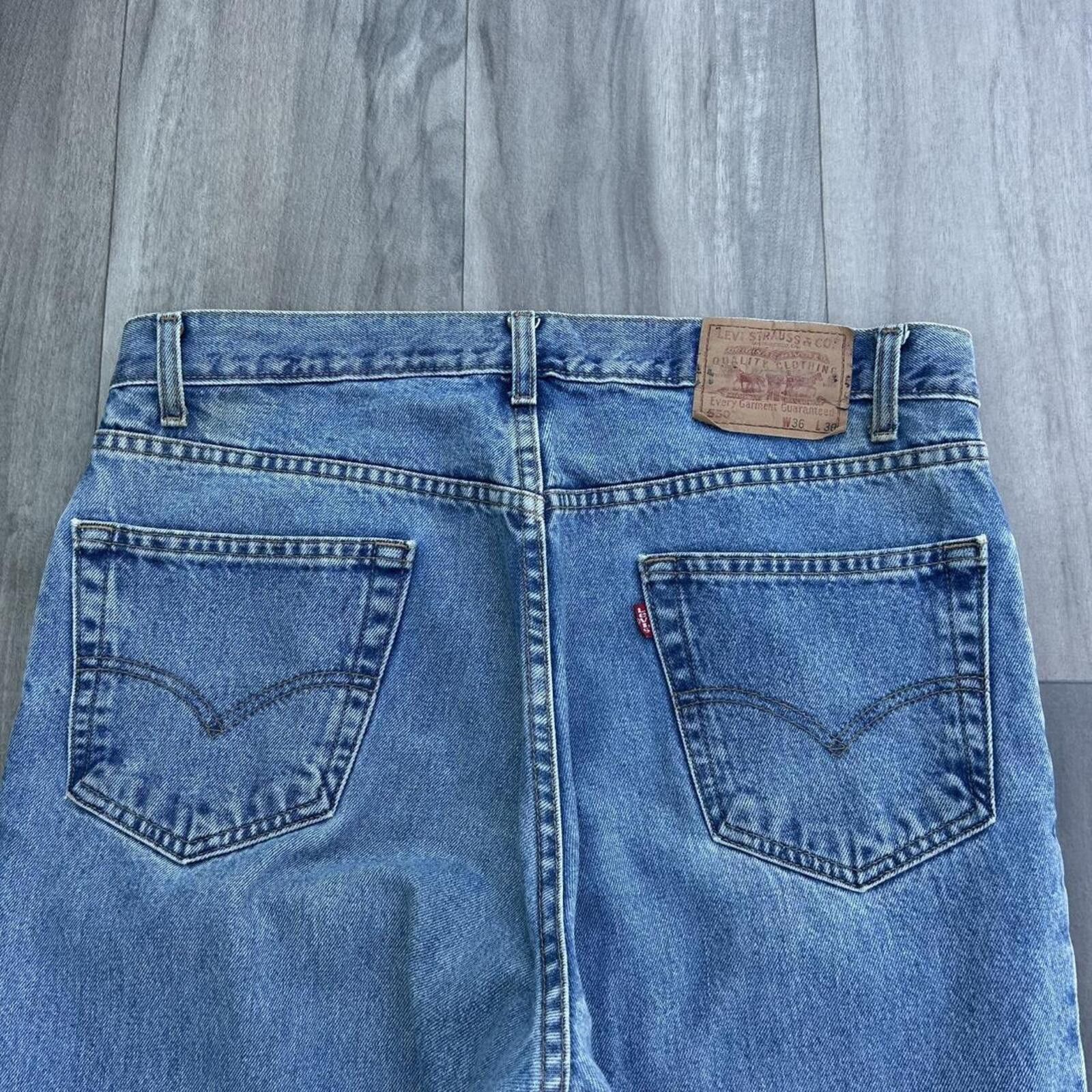 Levi's Vintage 90’s Levi’s 550 Lightwash Jeans Paper tag 36/30 Size US 36 / EU 52 - 2 Thumbnail