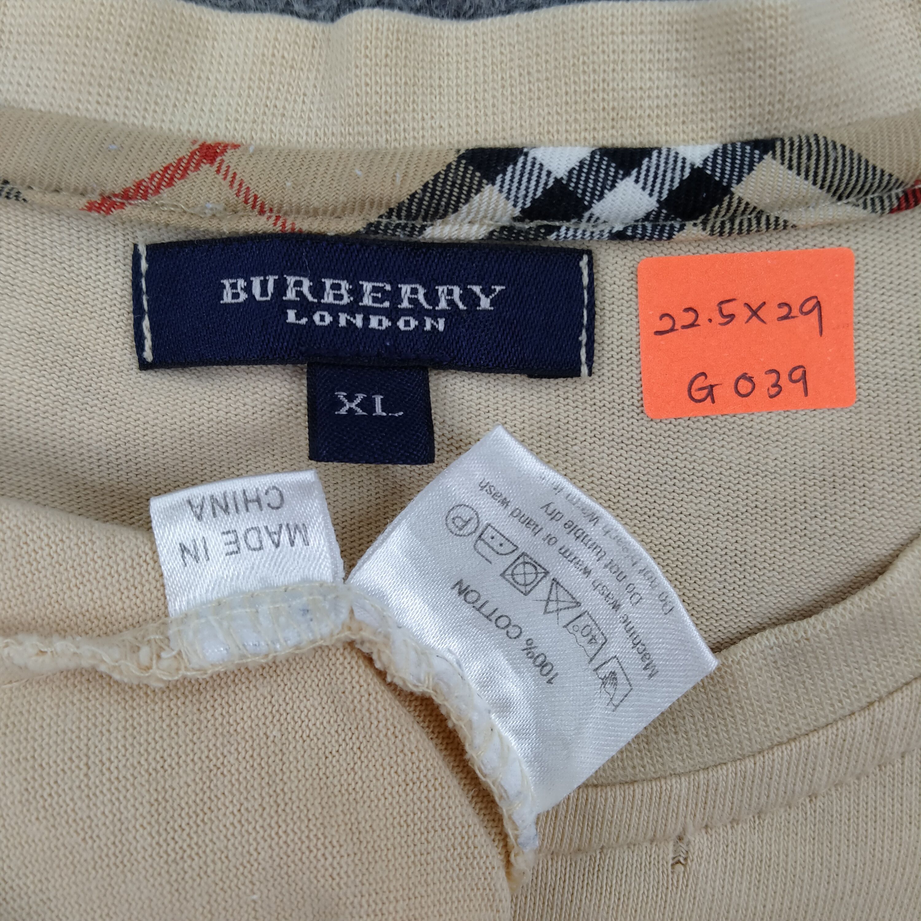 Burberry Vintage Burberry Xlarge Tshirt - G039 Size US XL / EU 56 / 4 - 3 Thumbnail