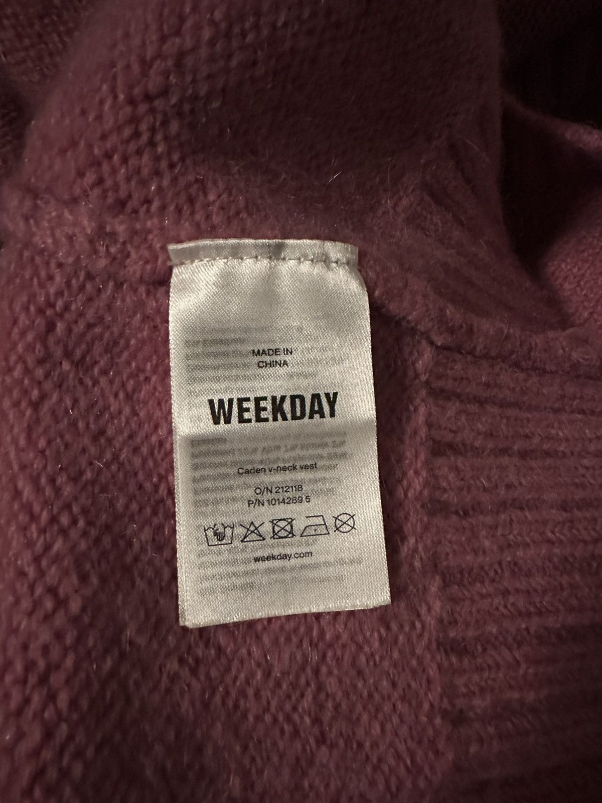 Weekday Weekday Caden V-neck vest Size US M / EU 48-50 / 2 - 2 Thumbnail