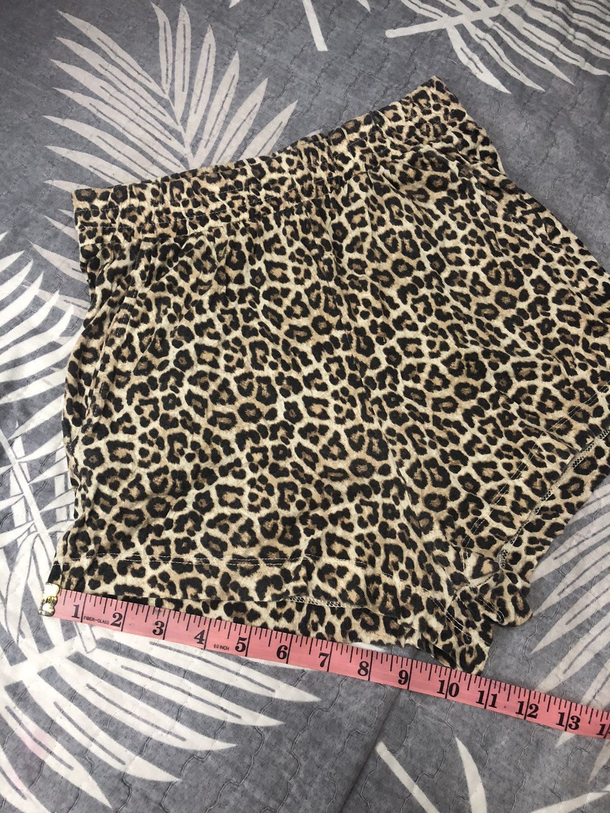 H&M H&M leopard short pants Size 27" / US 4 / IT 40 - 2 Thumbnail