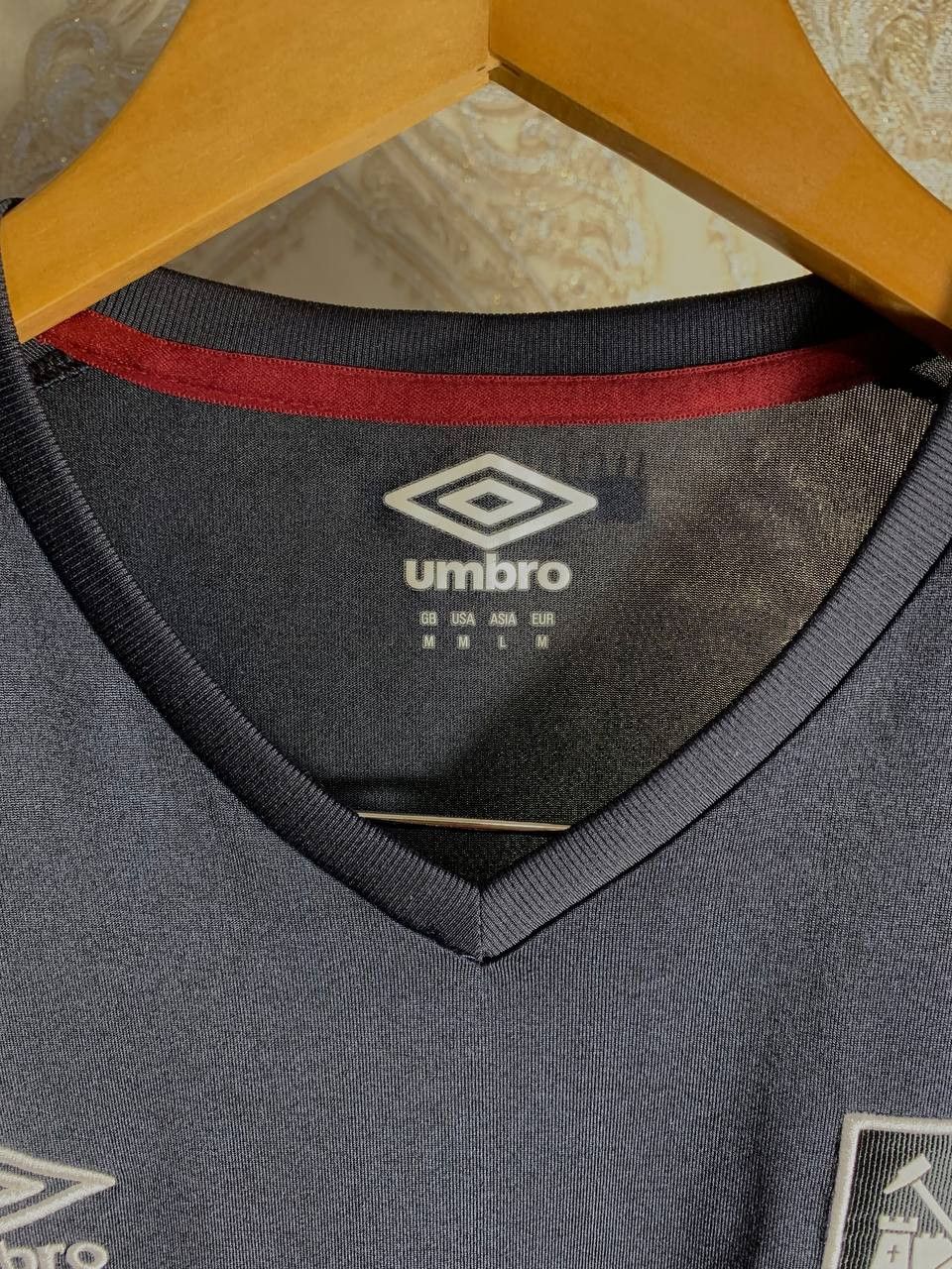 Umbro Vintage Umbro FC West Ham United England Soccer Jersey Y2K Size US M / EU 48-50 / 2 - 4 Thumbnail